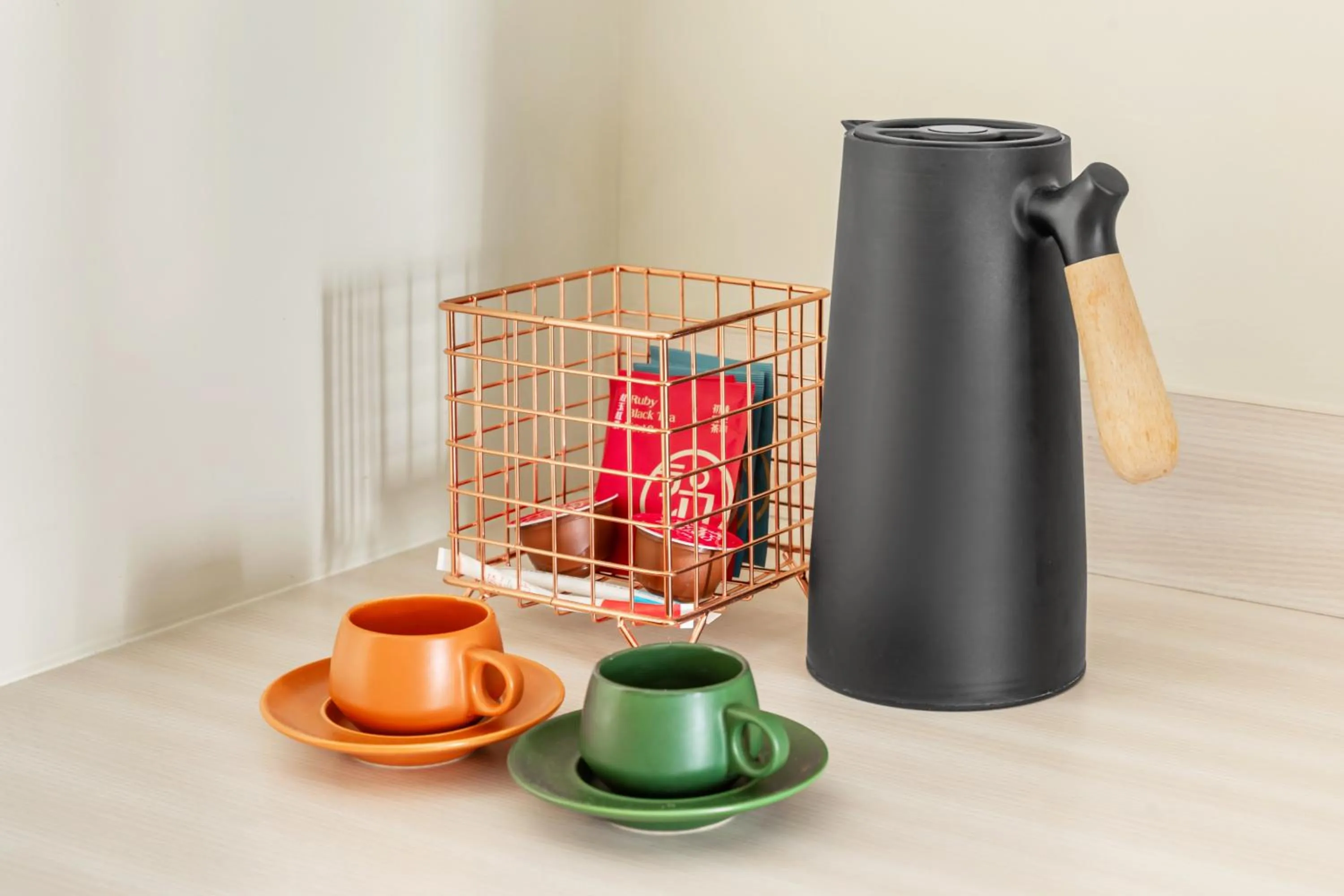 Photo of the whole room in Jhai Wu