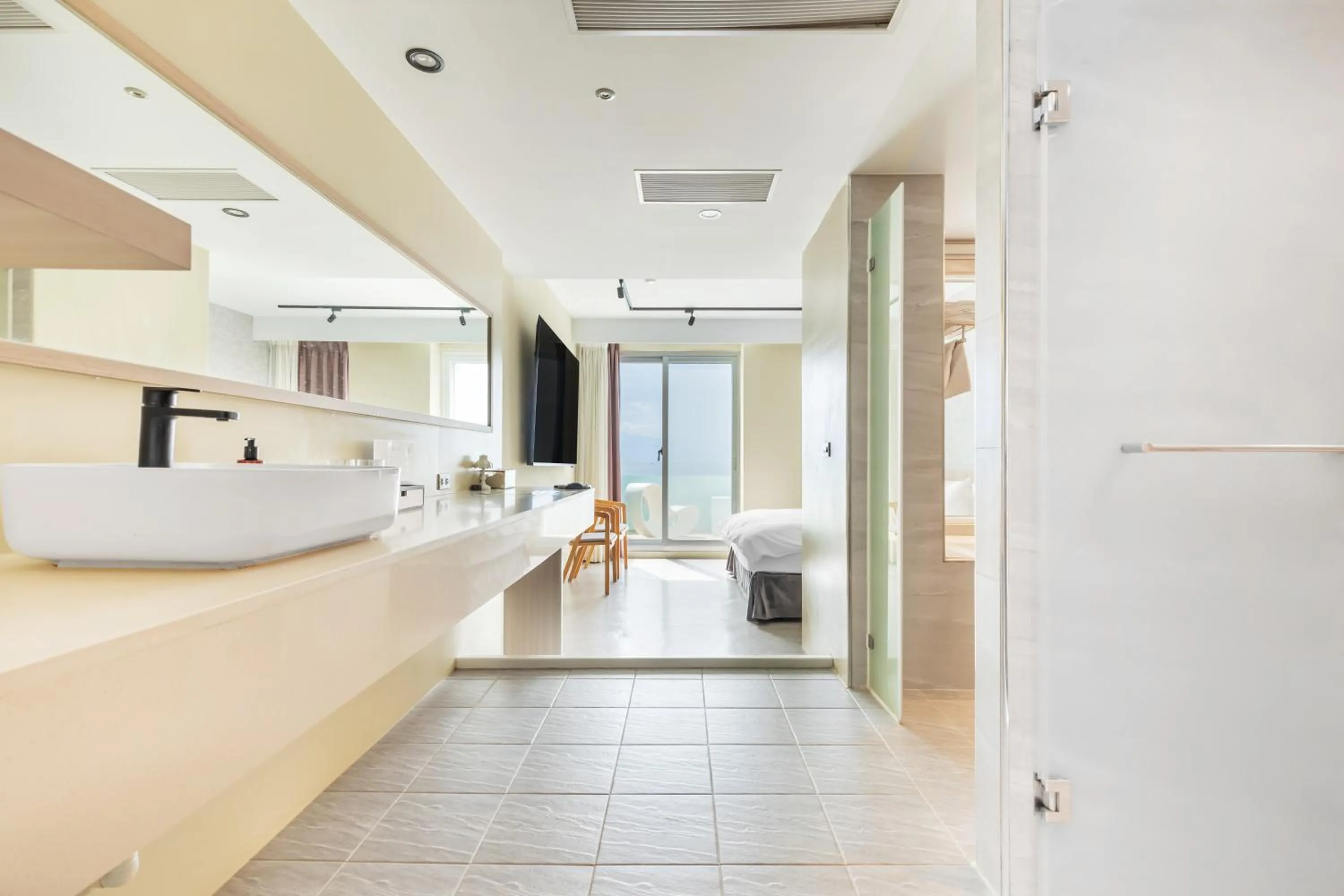 Photo of the whole room, Bed in Jhai Wu