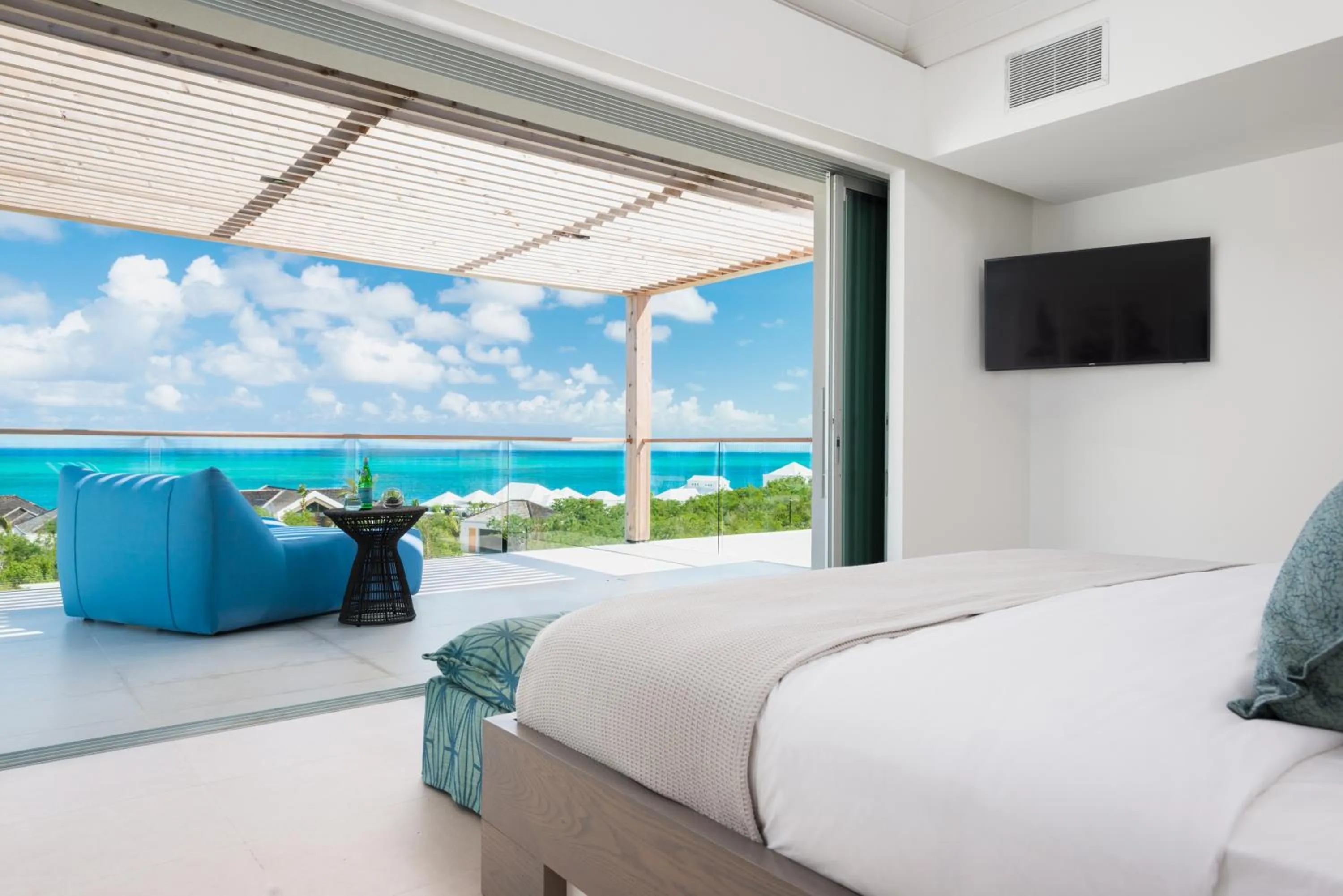 Sea view, Bed in Beach Enclave