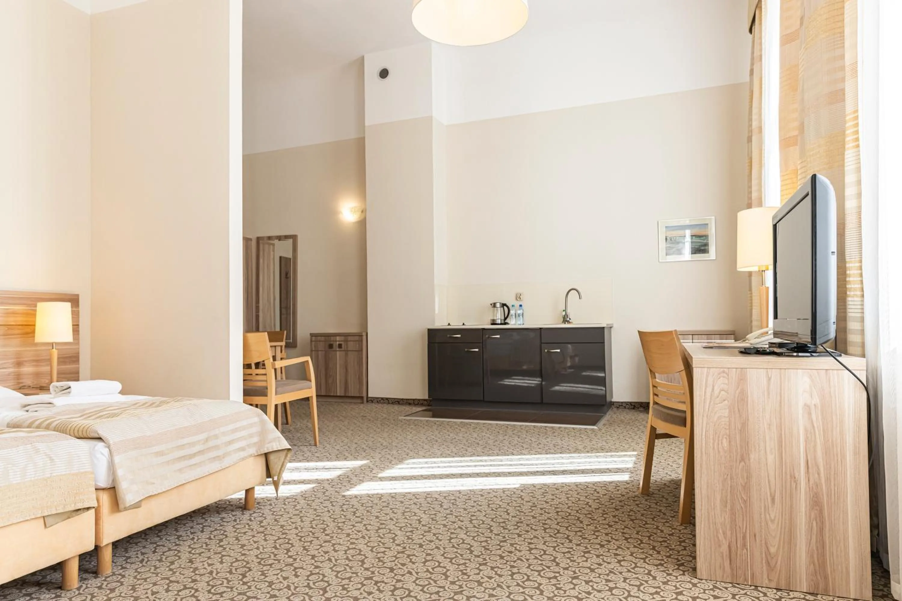 Photo of the whole room, Bed in Hotel Cesarskie Ogrody