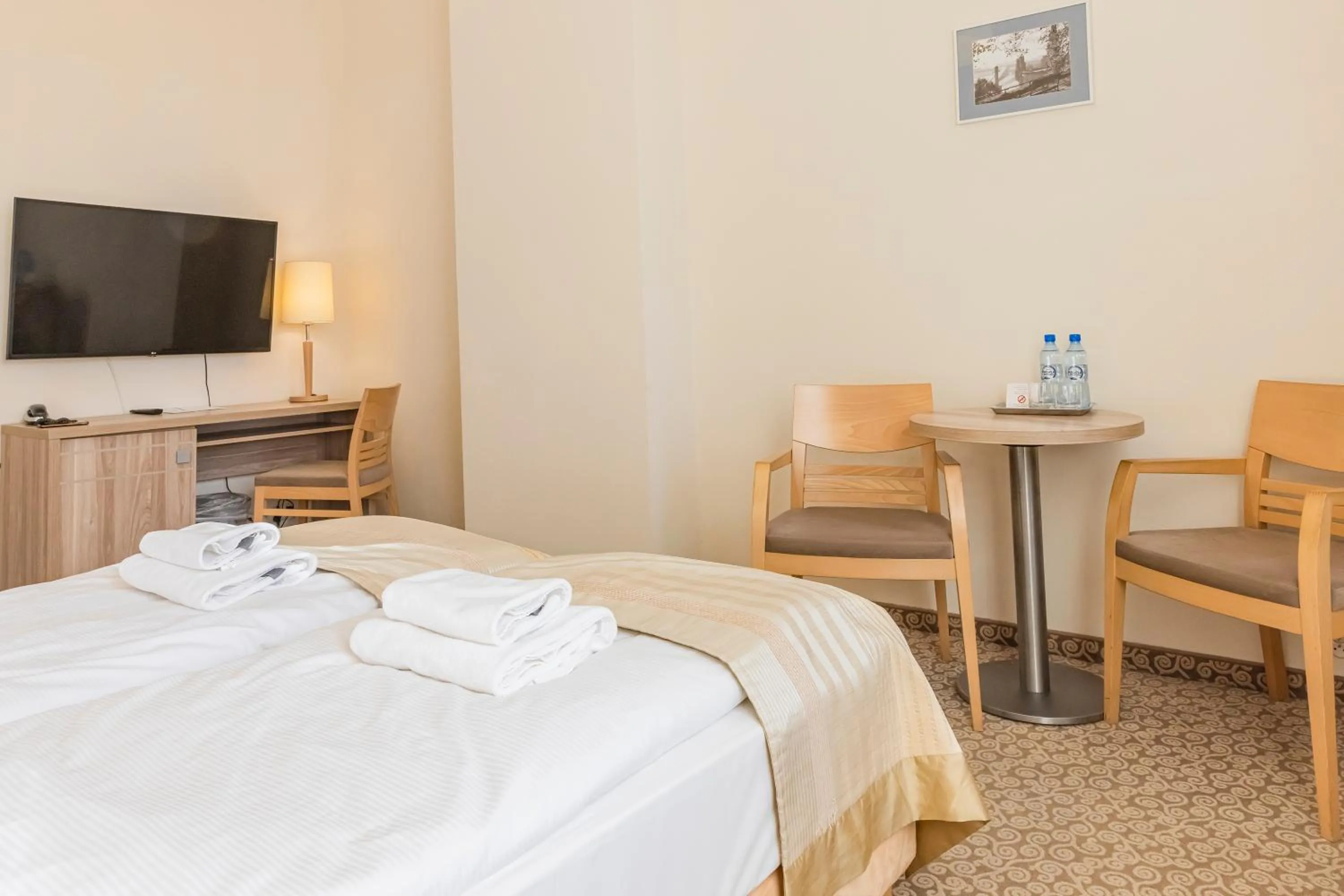 Photo of the whole room, Bed in Hotel Cesarskie Ogrody