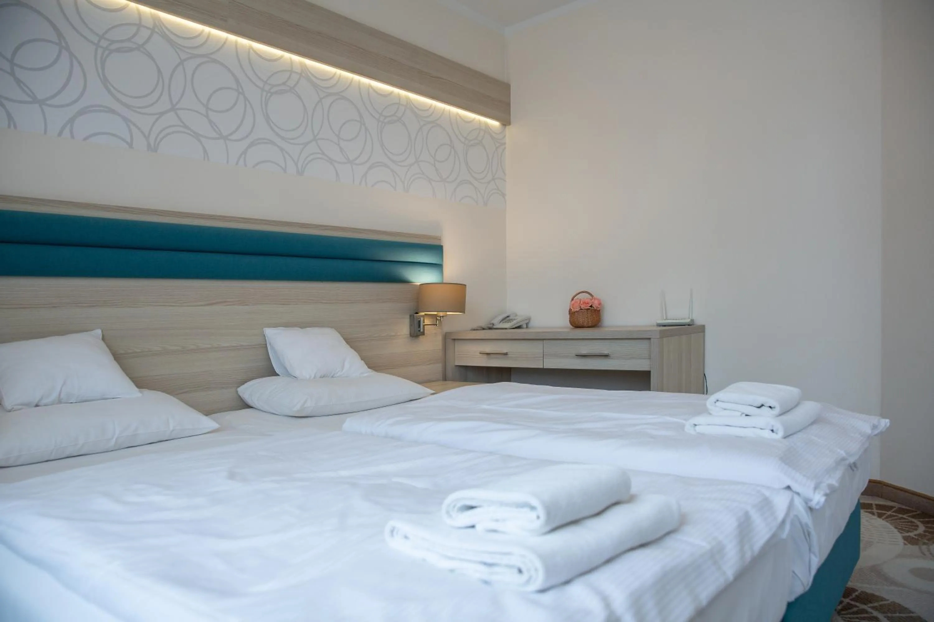 Photo of the whole room, Bed in Hotel Cesarskie Ogrody