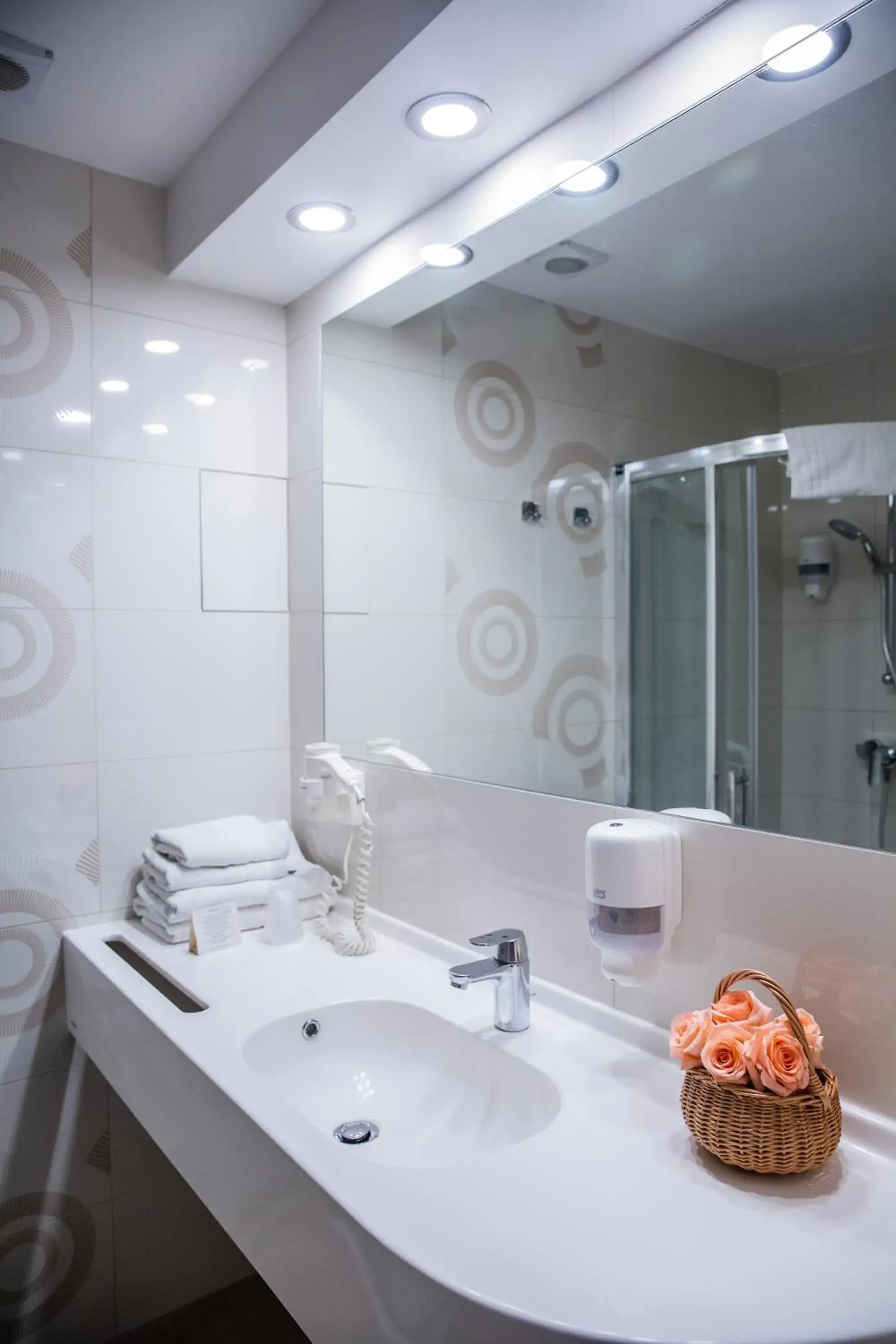 Superior Double Room in RESIDENCE Building in Hotel Cesarskie Ogrody Superior Double Room in RESIDENCE Building in Hotel Cesarskie Ogrody