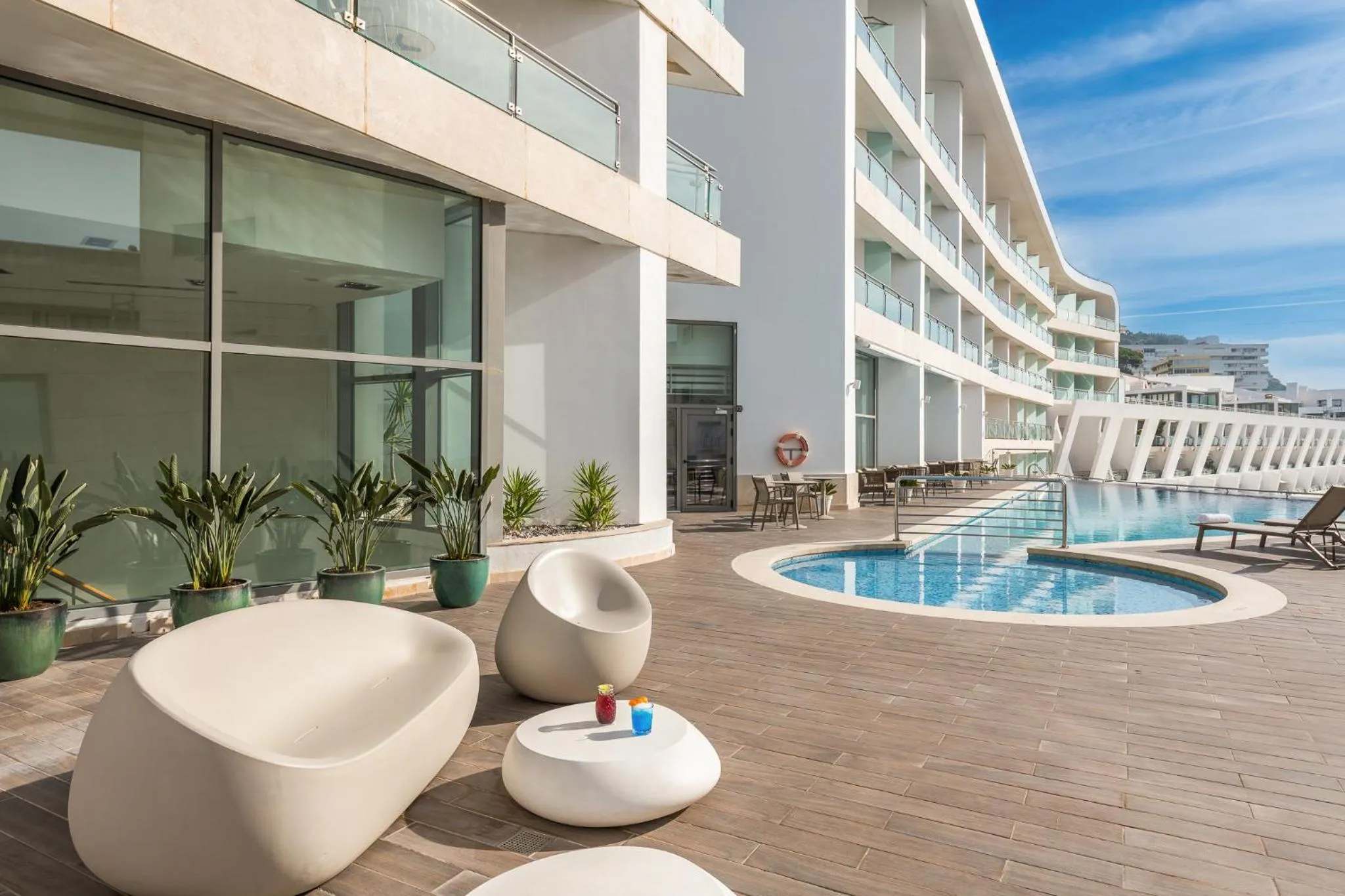Swimming pool in Sesimbra Oceanfront Hotel - Preferred Hotels and Resorts