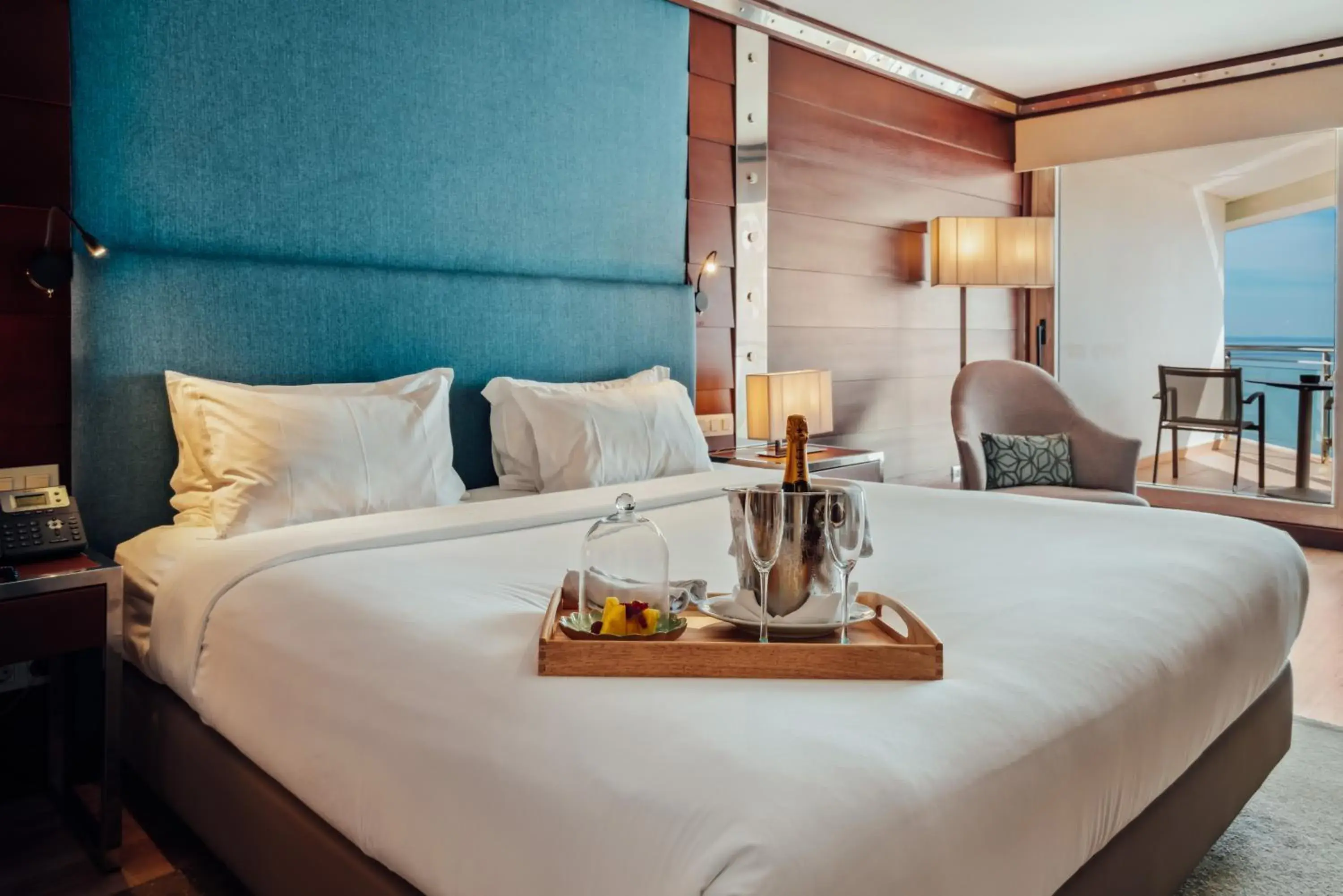 Ocean view Suite in Sesimbra Oceanfront Hotel - Preferred Hotels and Resorts Ocean view Suite in Sesimbra Oceanfront Hotel - Preferred Hotels and Resorts