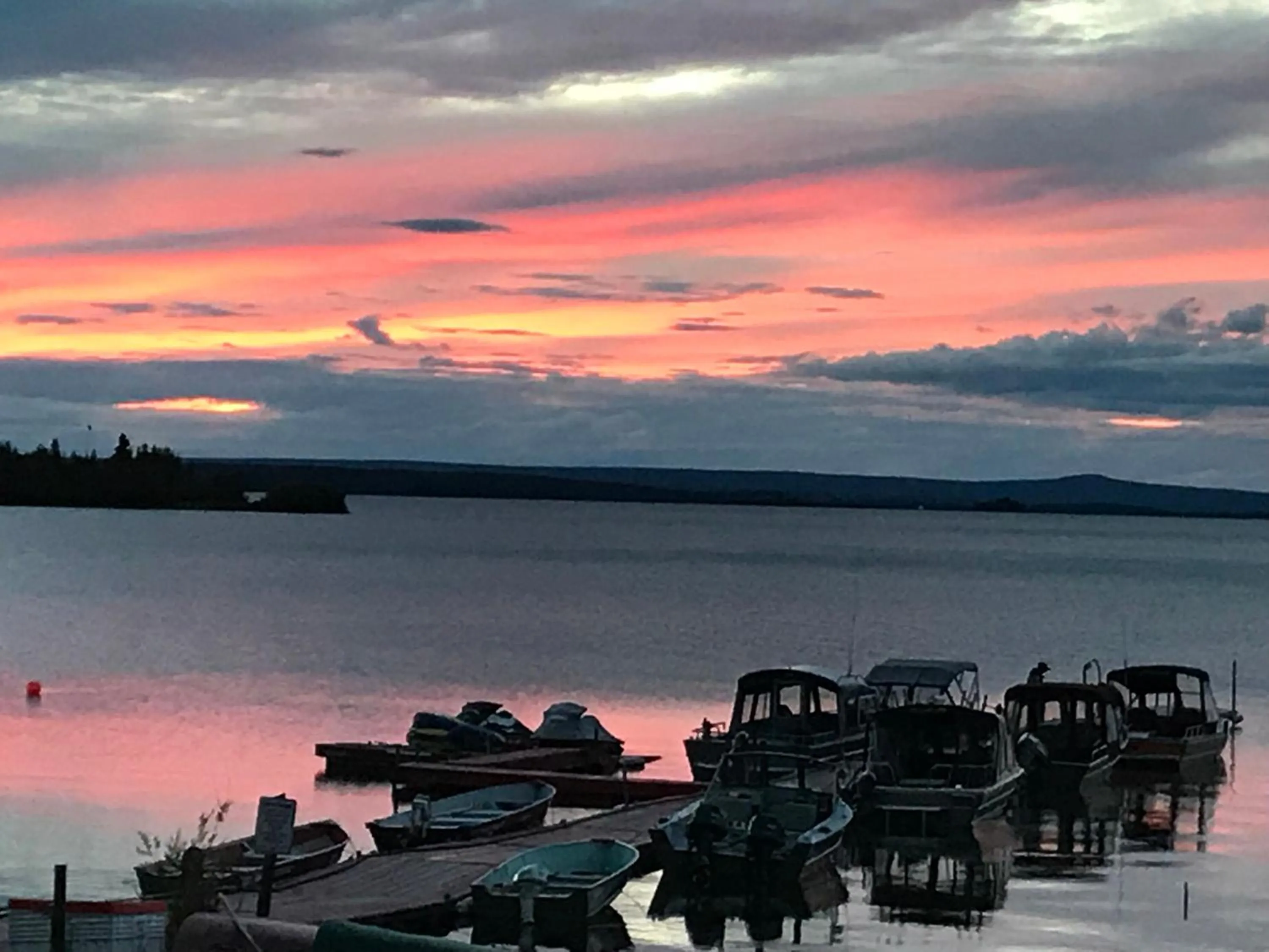 Lake Louise Lodge, Alaska
