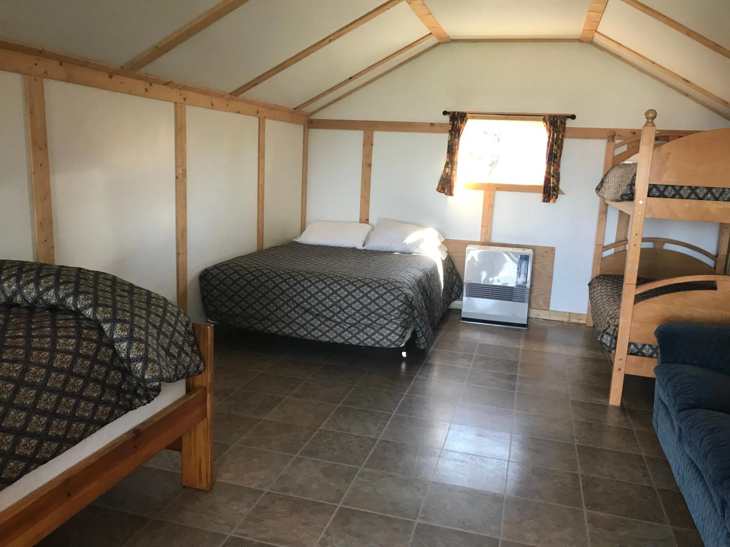 Bed in Lake Louise Lodge, Alaska