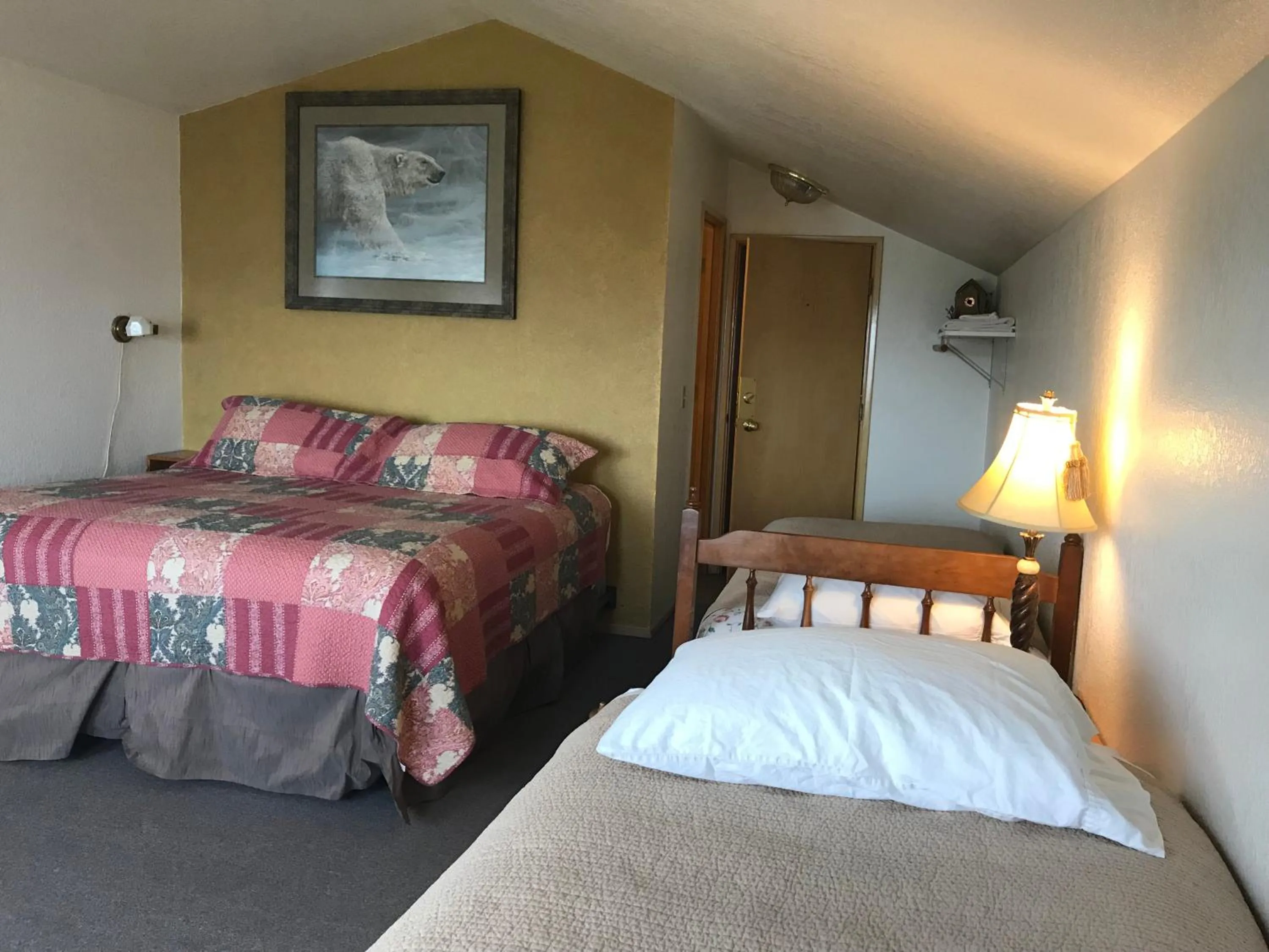 Bed in Lake Louise Lodge, Alaska