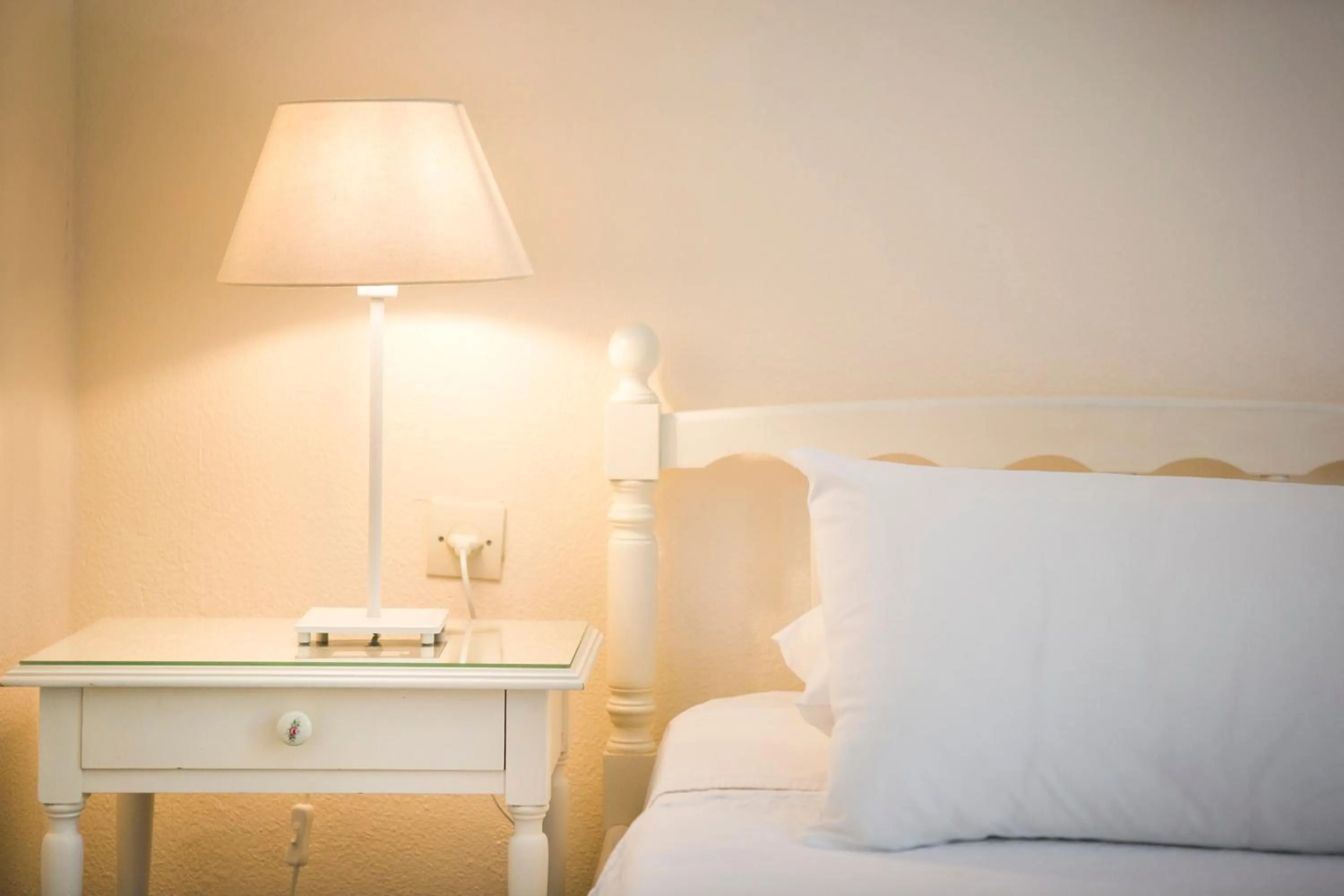 Bedroom, Bed in Dendrolivano