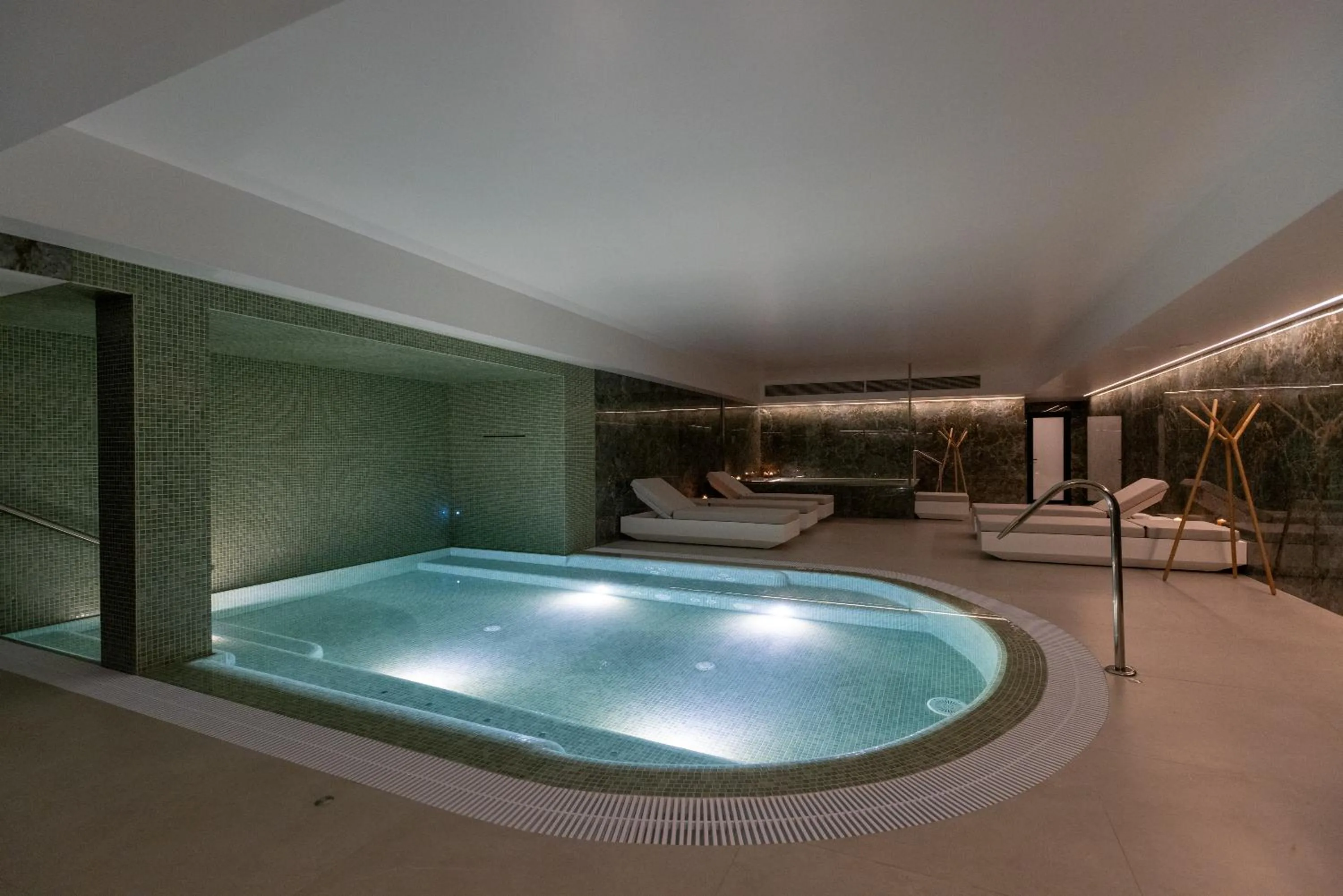 Hot Tub in Hotel Afonso V & SPA