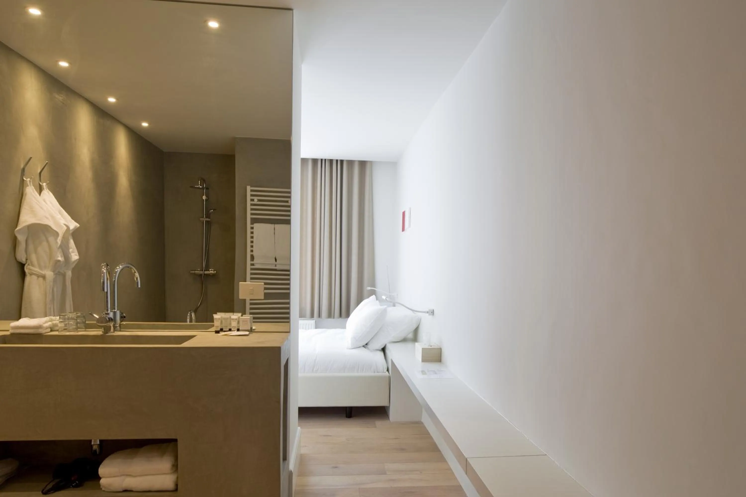 Bathroom, Bed in Hotel Wu Wei