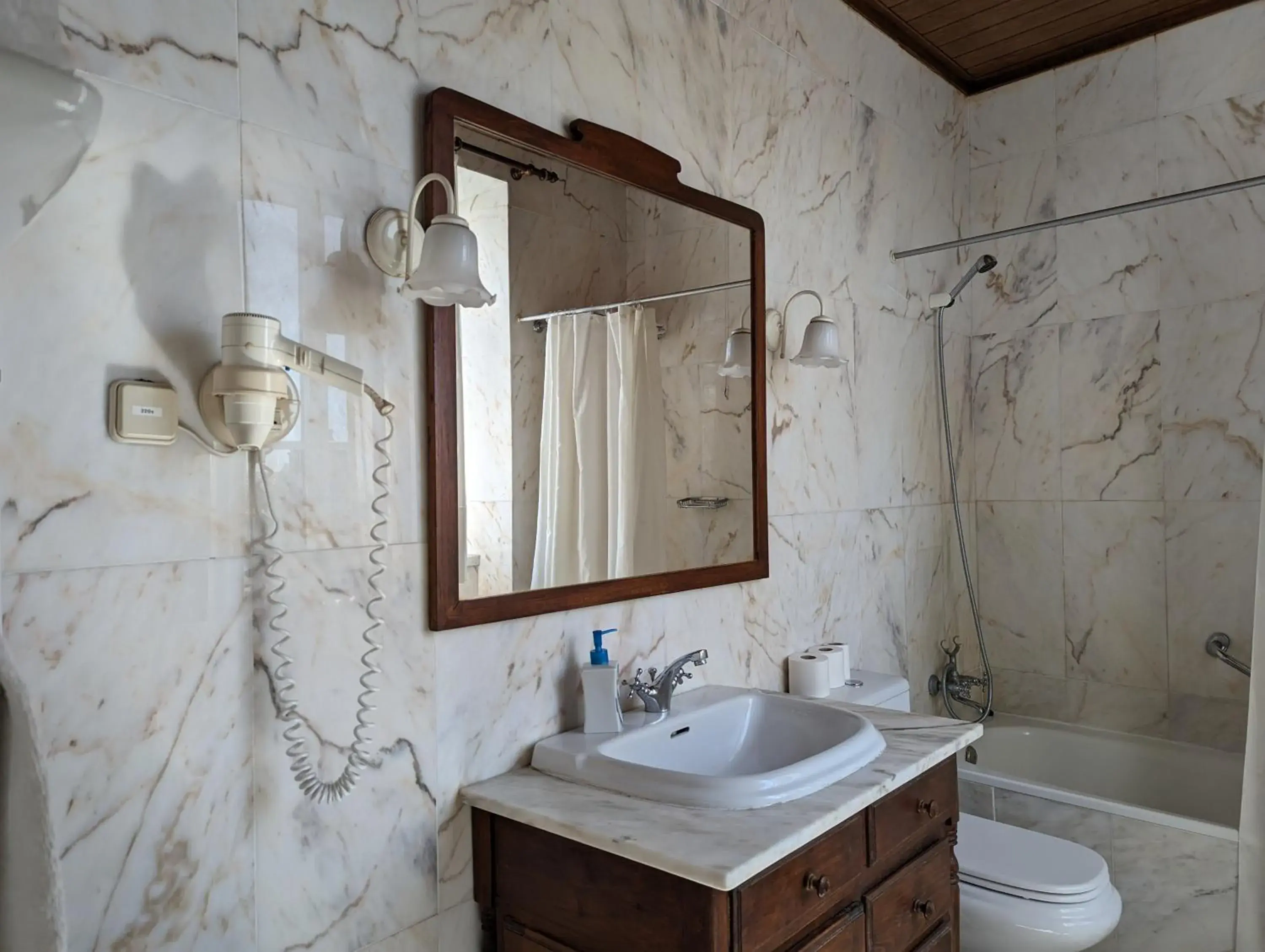 Twin Room in Hotel Solar de Monfalim Twin Room in Hotel Solar de Monfalim