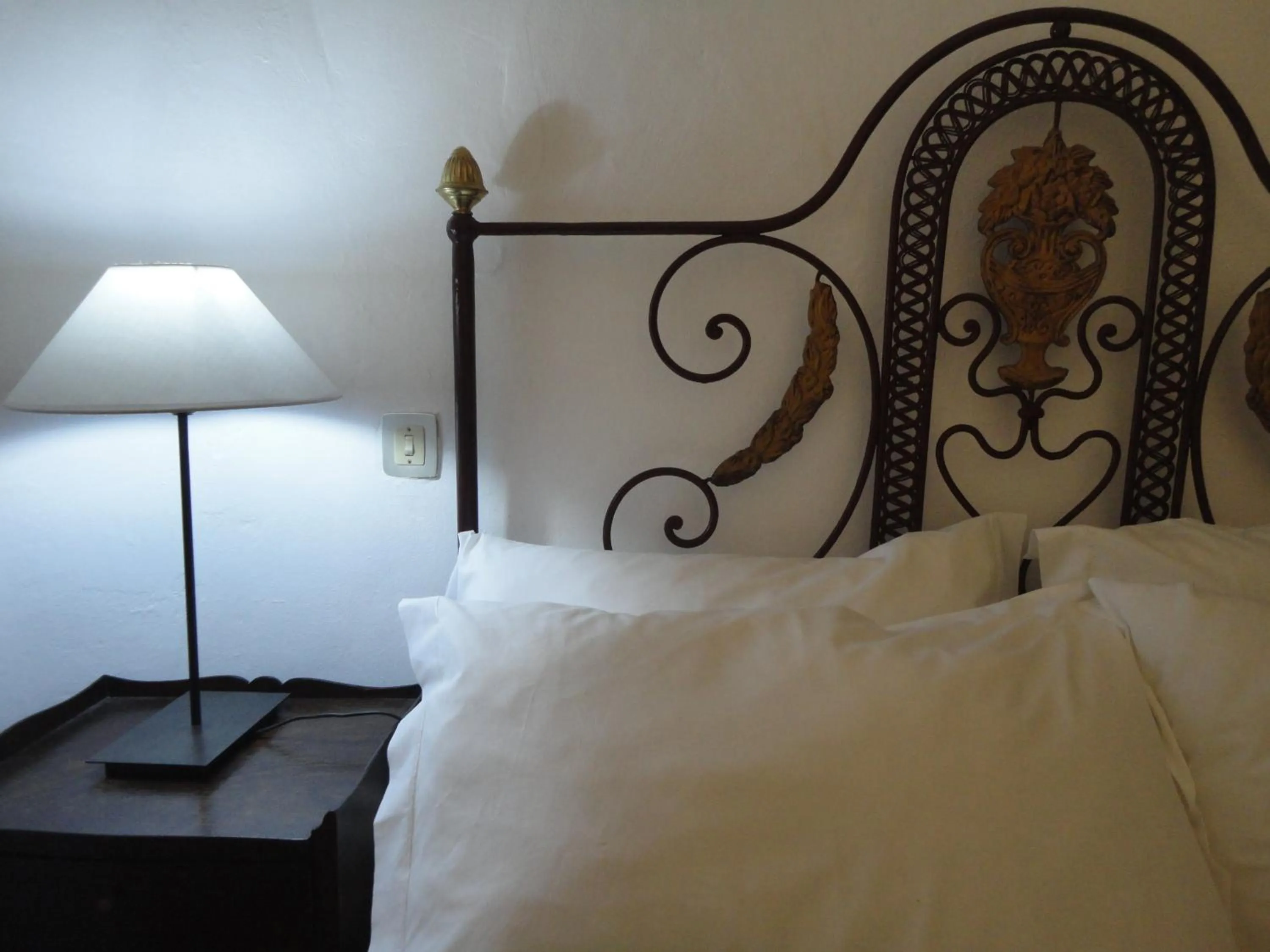Decorative detail, Bed in Hotel Solar de Monfalim