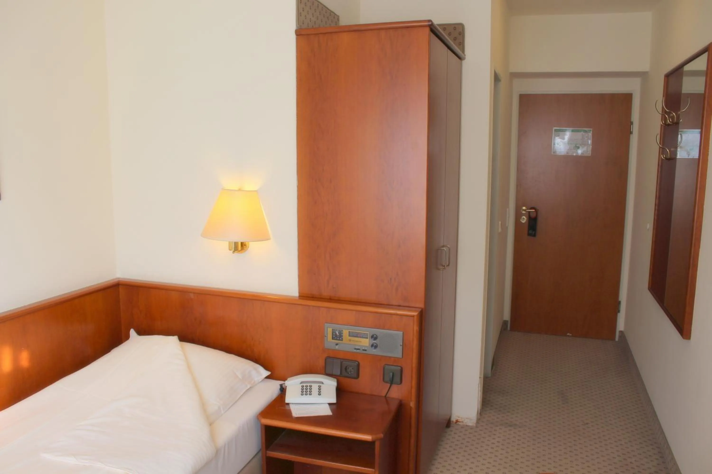 Bedroom, Bed in Elbroich Hotel Düsseldorf