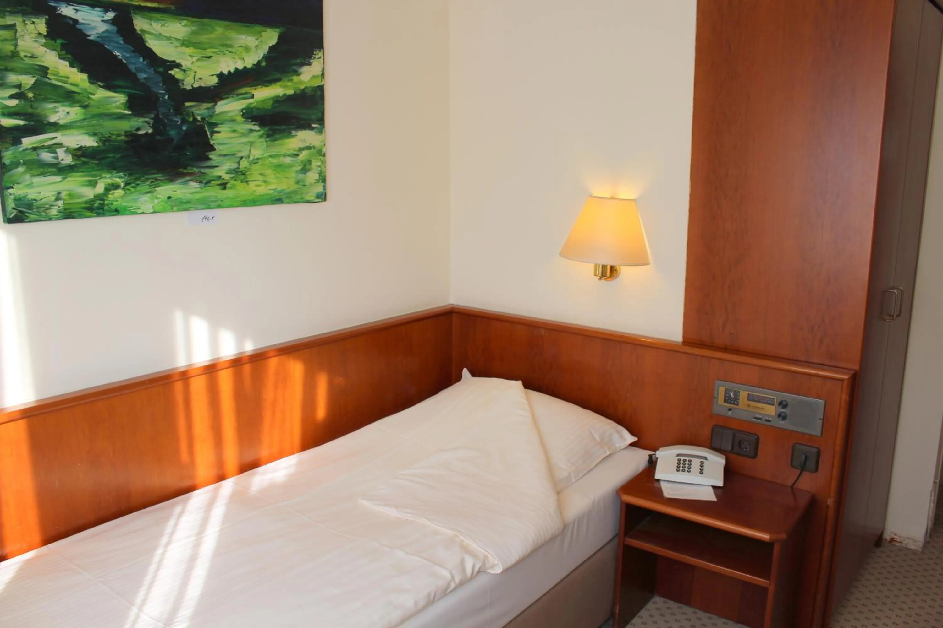 Single Room in Elbroich Hotel Düsseldorf