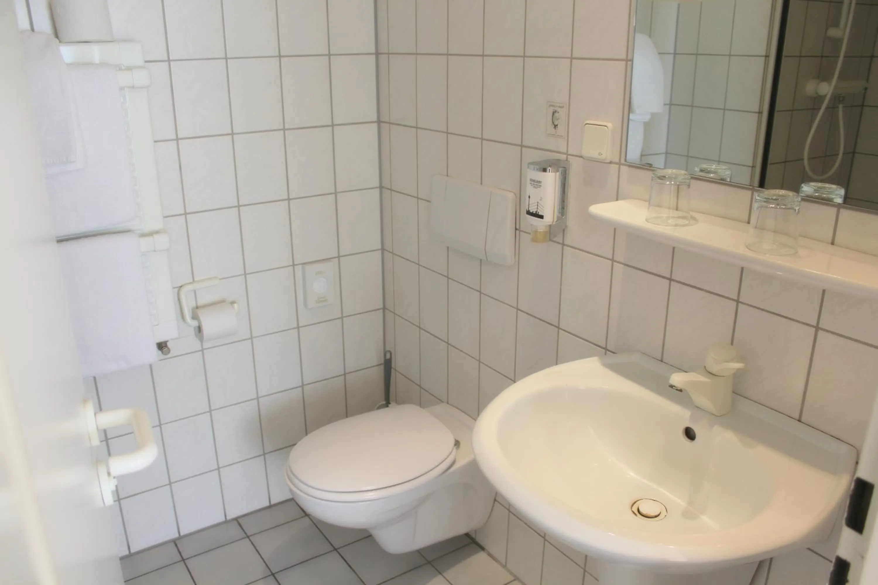 Bathroom in Elbroich Hotel Düsseldorf