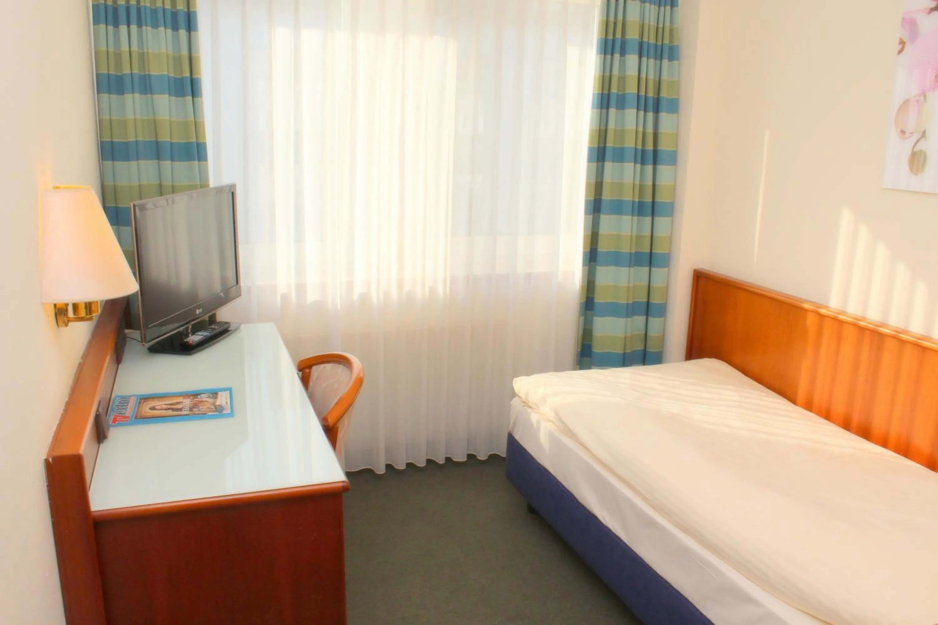 Bedroom, Bed in Elbroich Hotel Düsseldorf