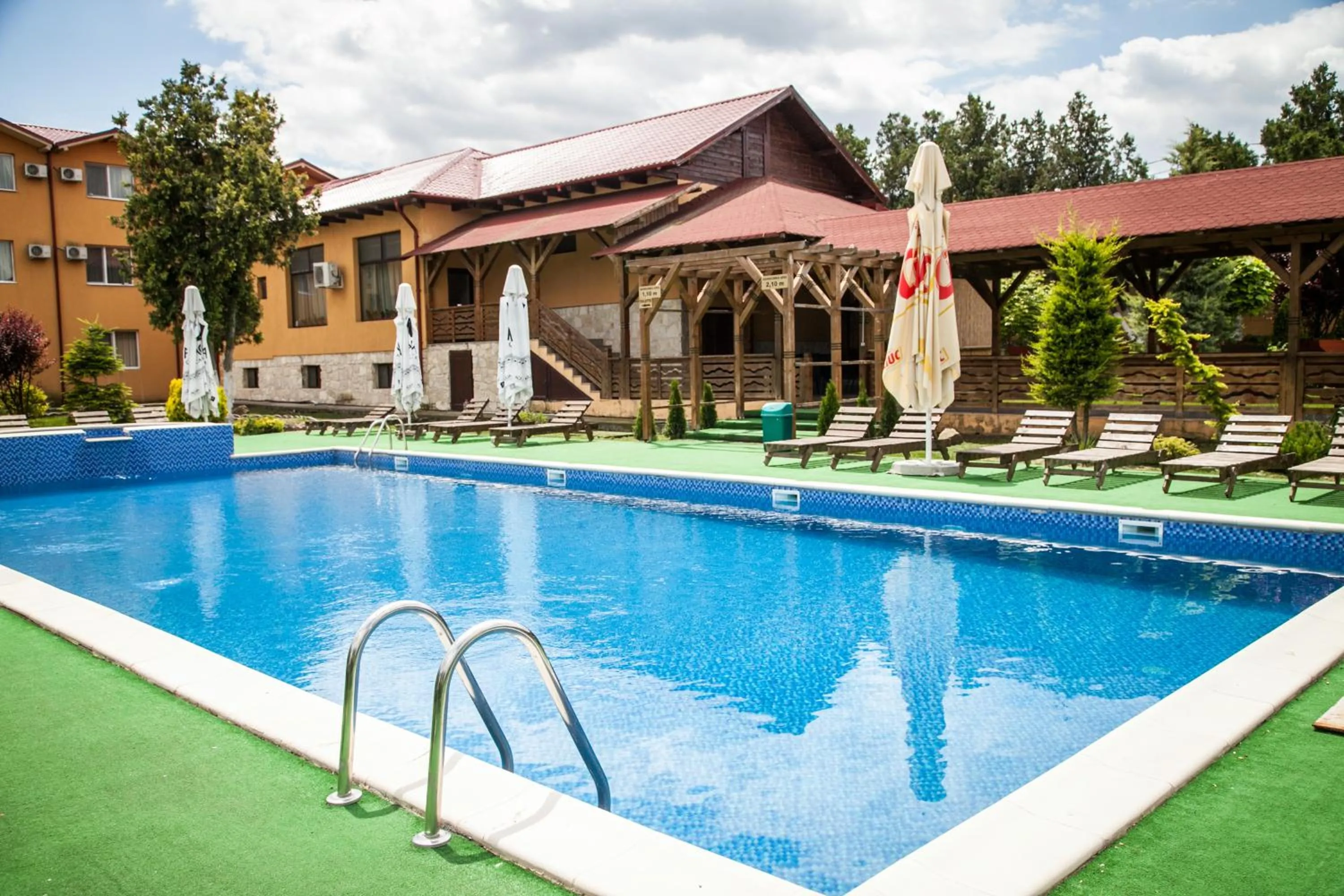 Pool view in Hotel Mondial - Baia