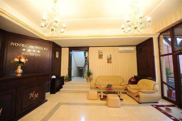 Communal lounge/ TV room in Hotel Mondial - Baia