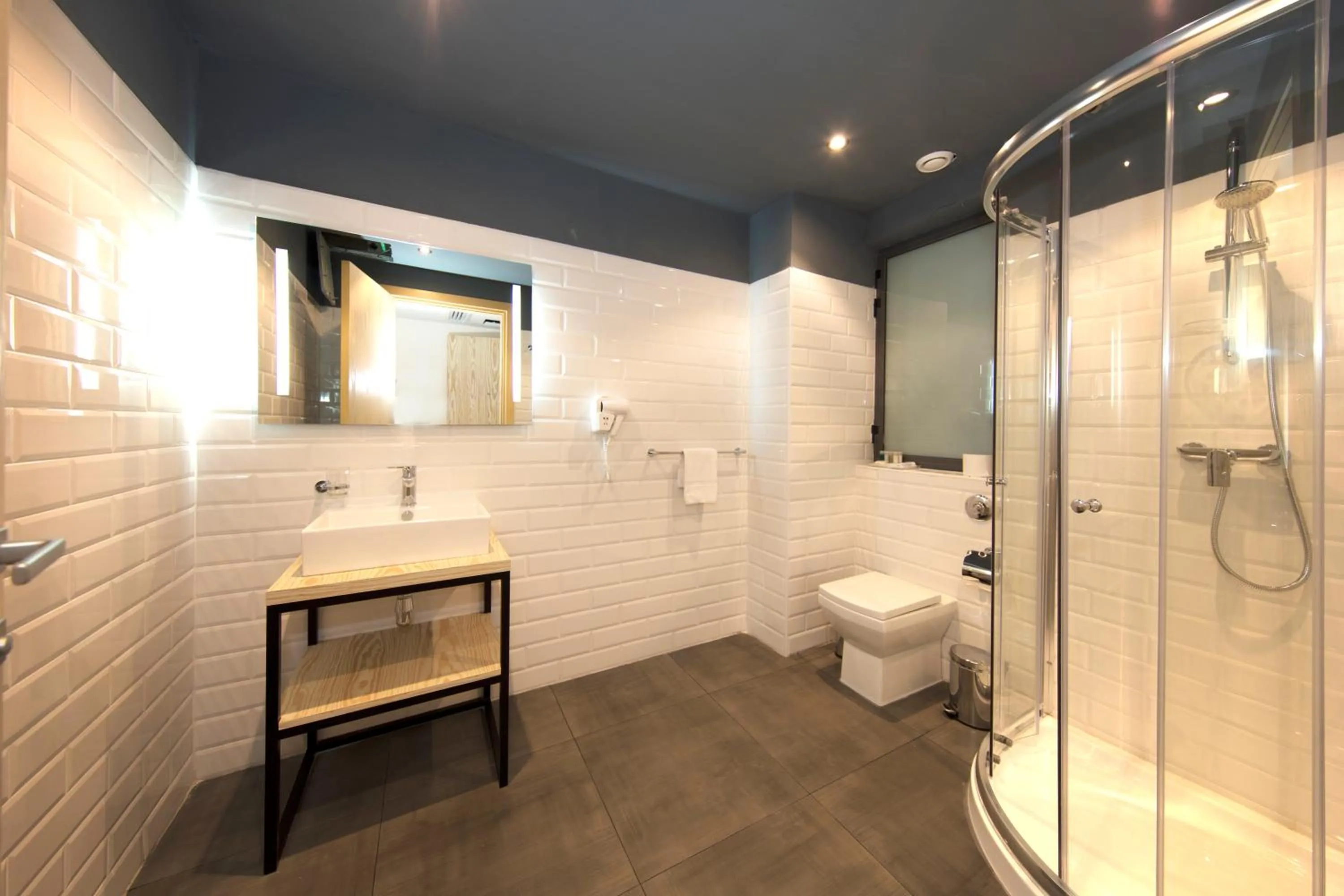 Bathroom in Mr Todd Hotel