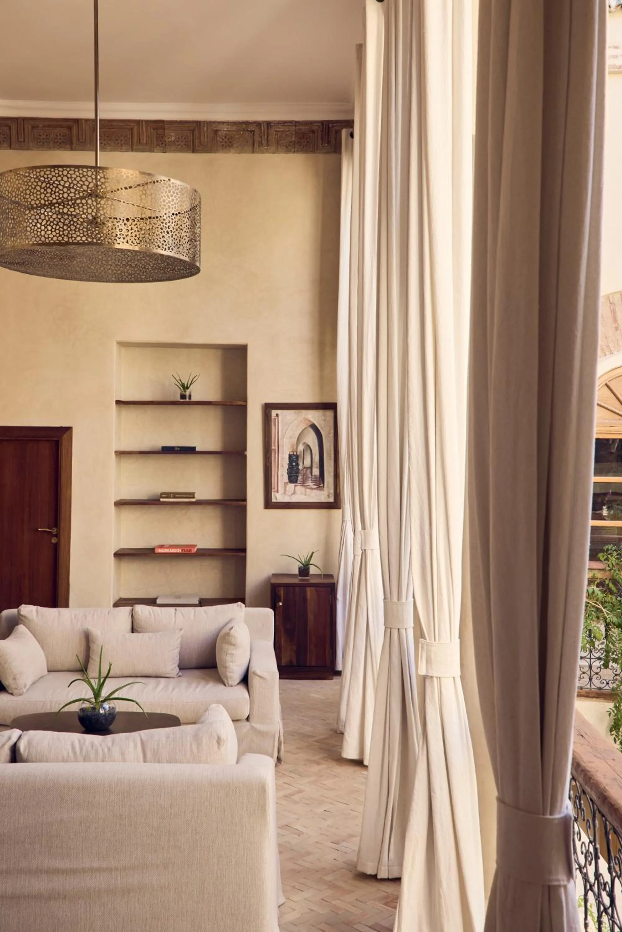 Library, Bed in Nobu Hotel Marrakech