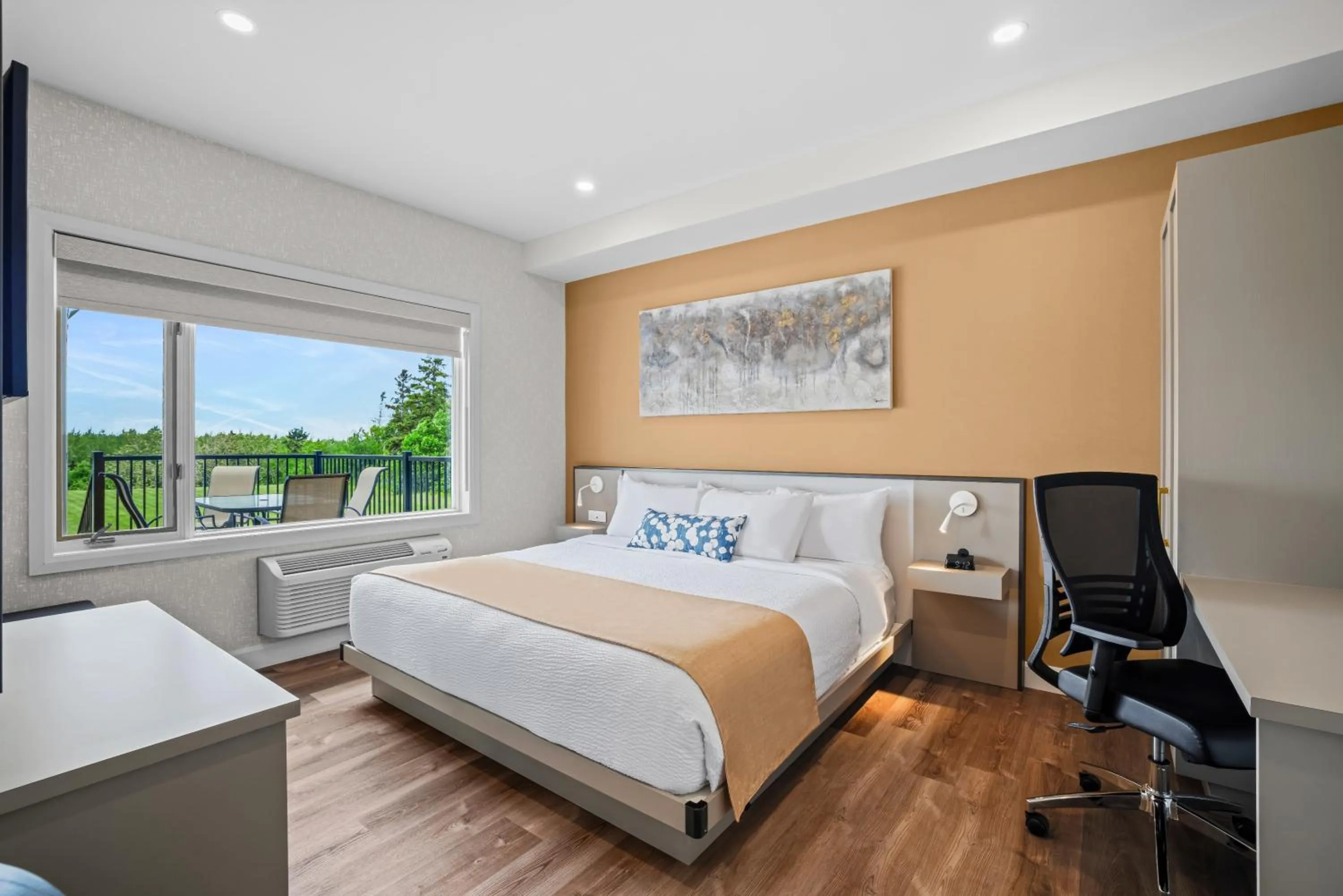 Bedroom, Bed in Days Inn by Wyndham Riviere-Du-Loup