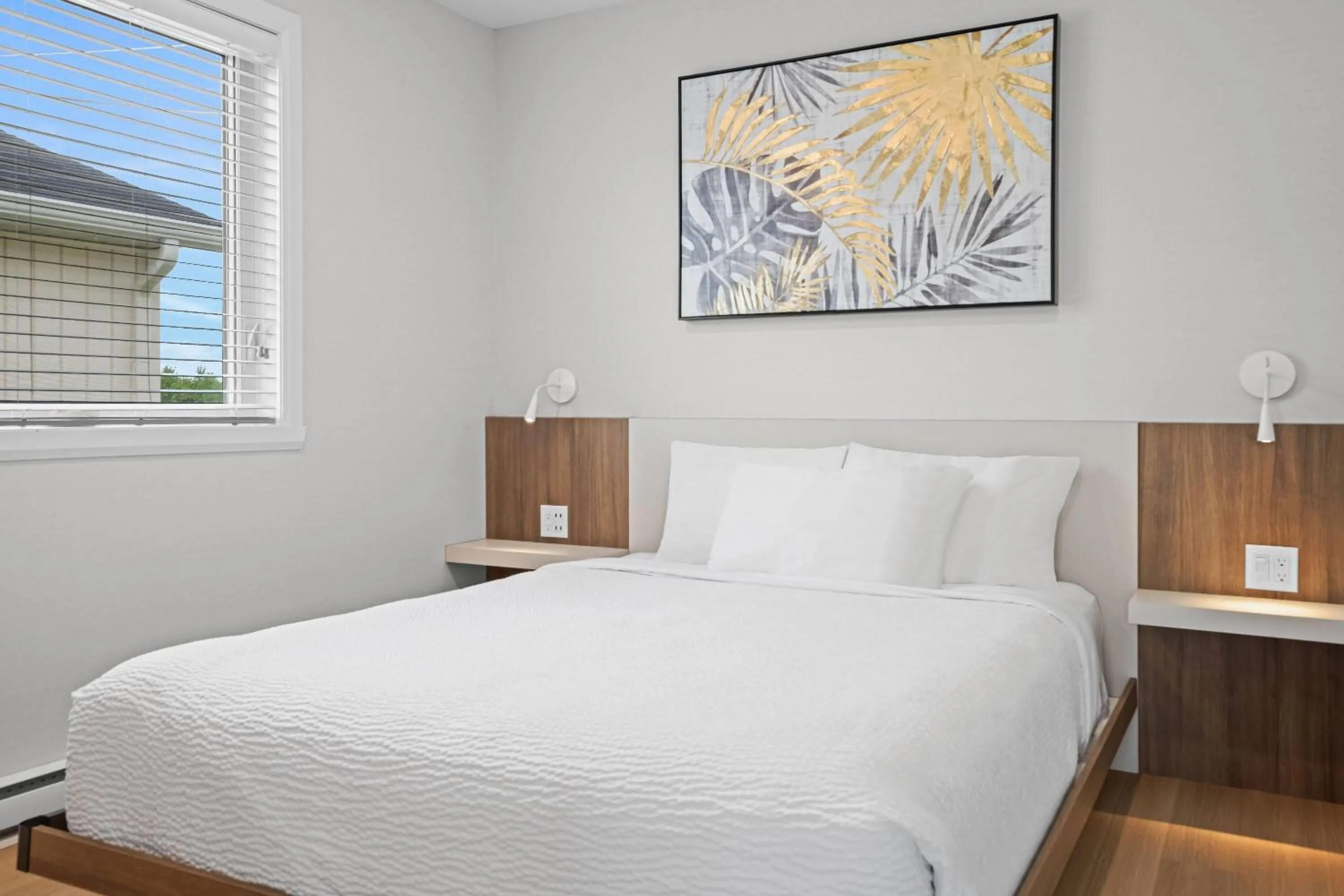 Photo of the whole room, Bed in Days Inn by Wyndham Riviere-Du-Loup