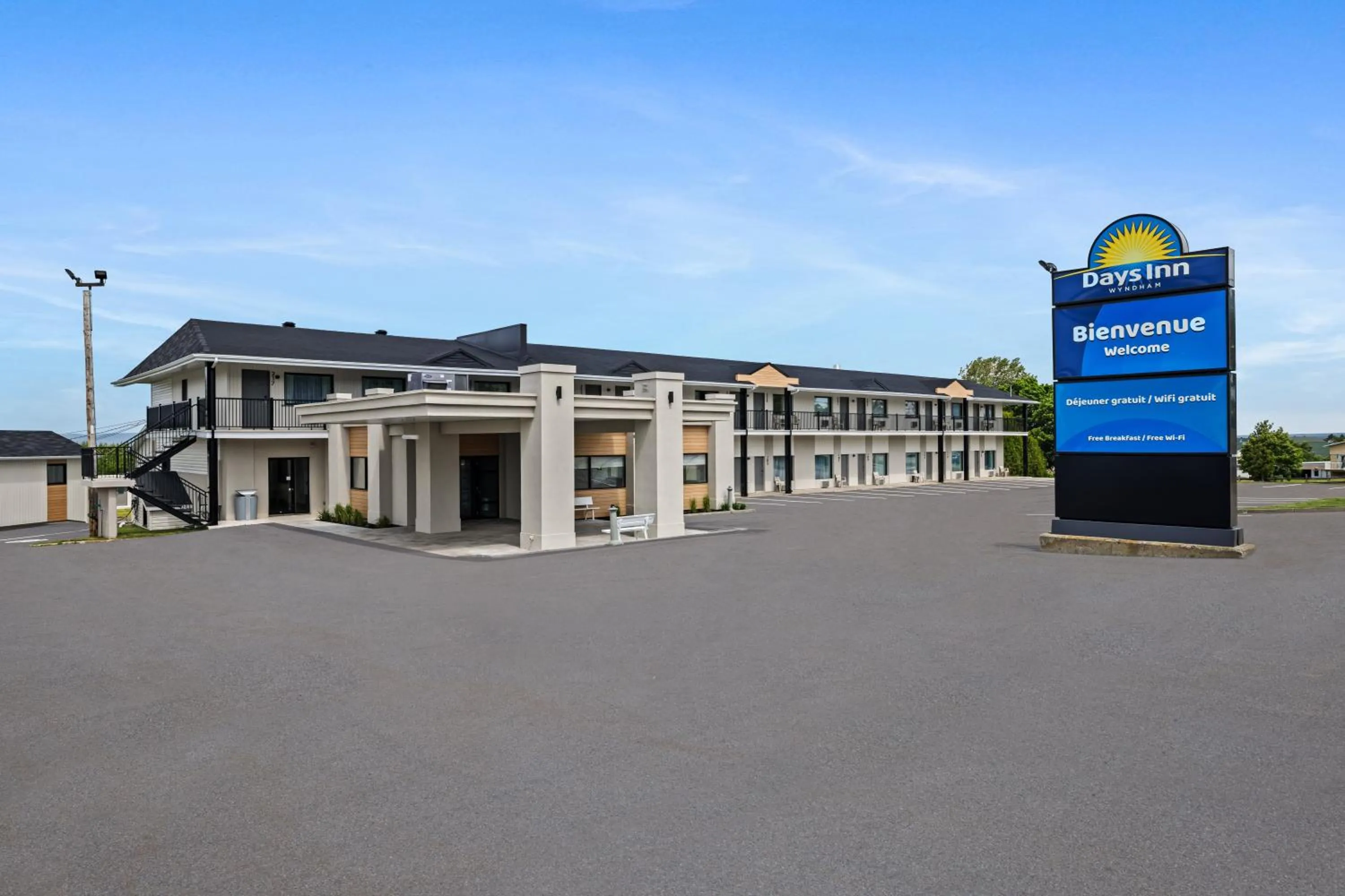 Property building in Days Inn by Wyndham Riviere-Du-Loup