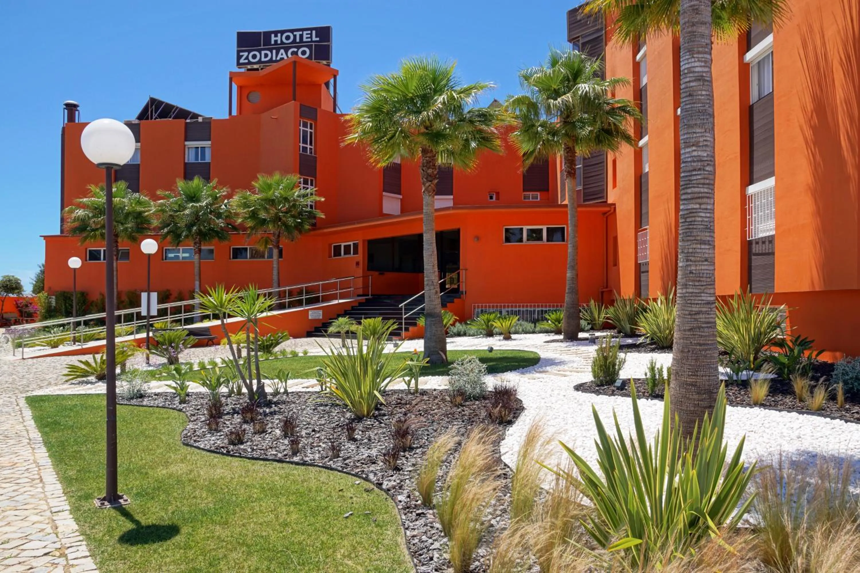 Property building in Zodiaco