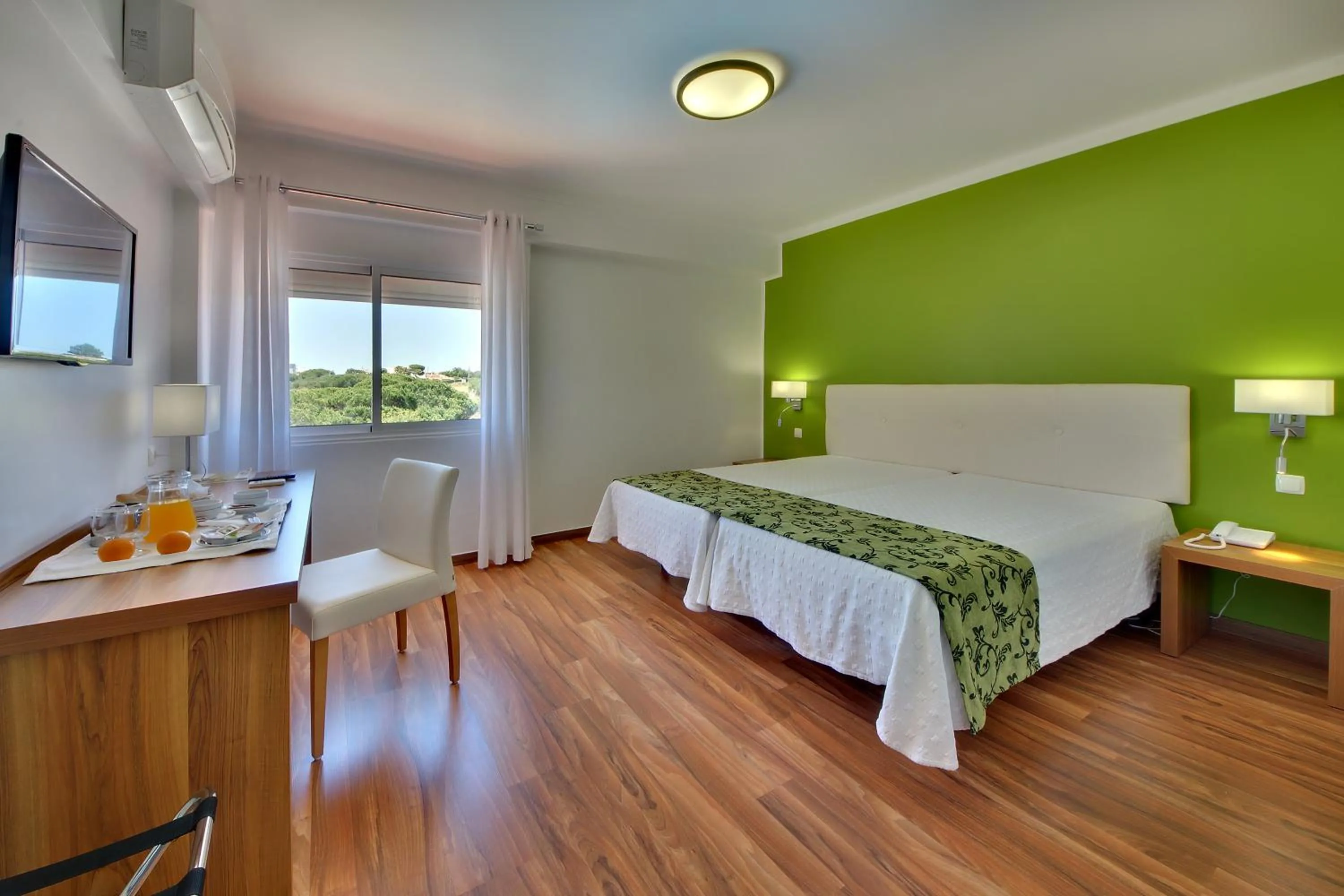 Bedroom, Bed in Zodiaco