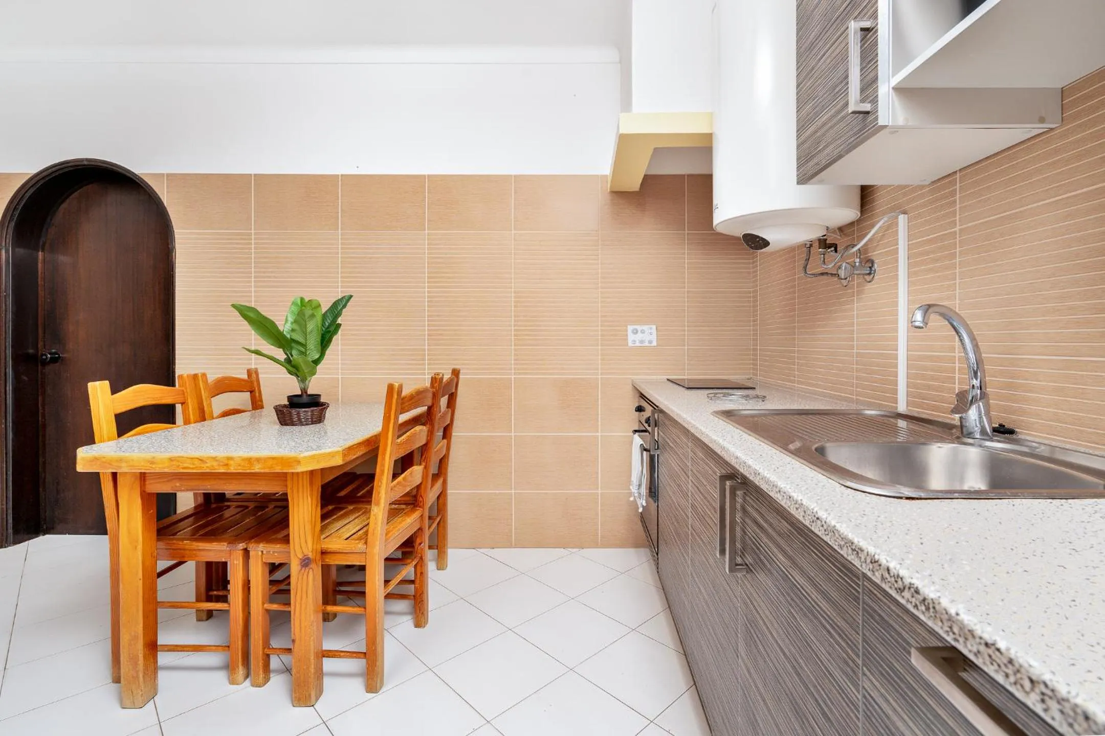 Kitchen or kitchenette in Colina Village