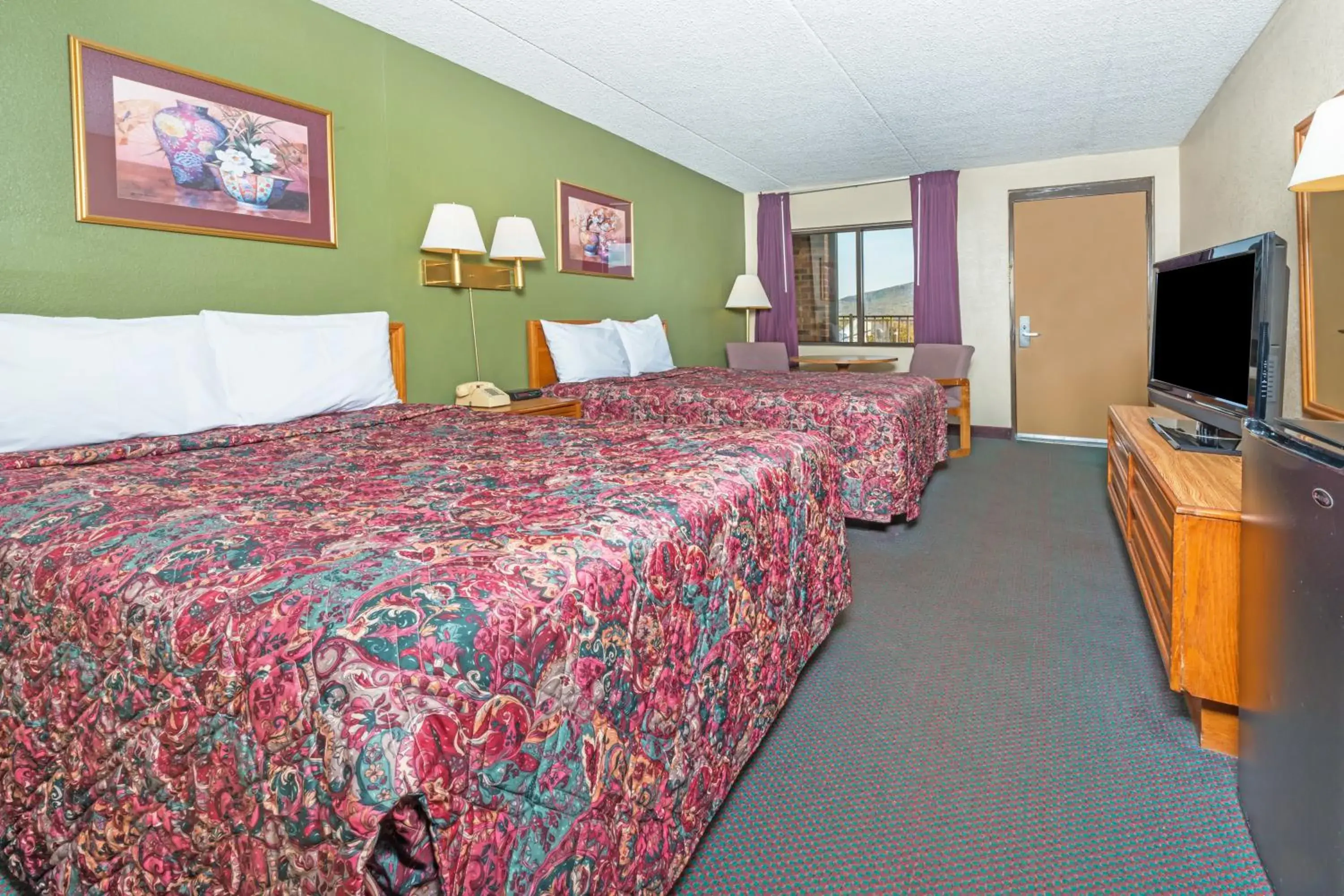 Standard Double Room - Non-Smoking in Days Inn by Wyndham New Market I-81 Standard Double Room - Non-Smoking in Days Inn by Wyndham New Market I-81