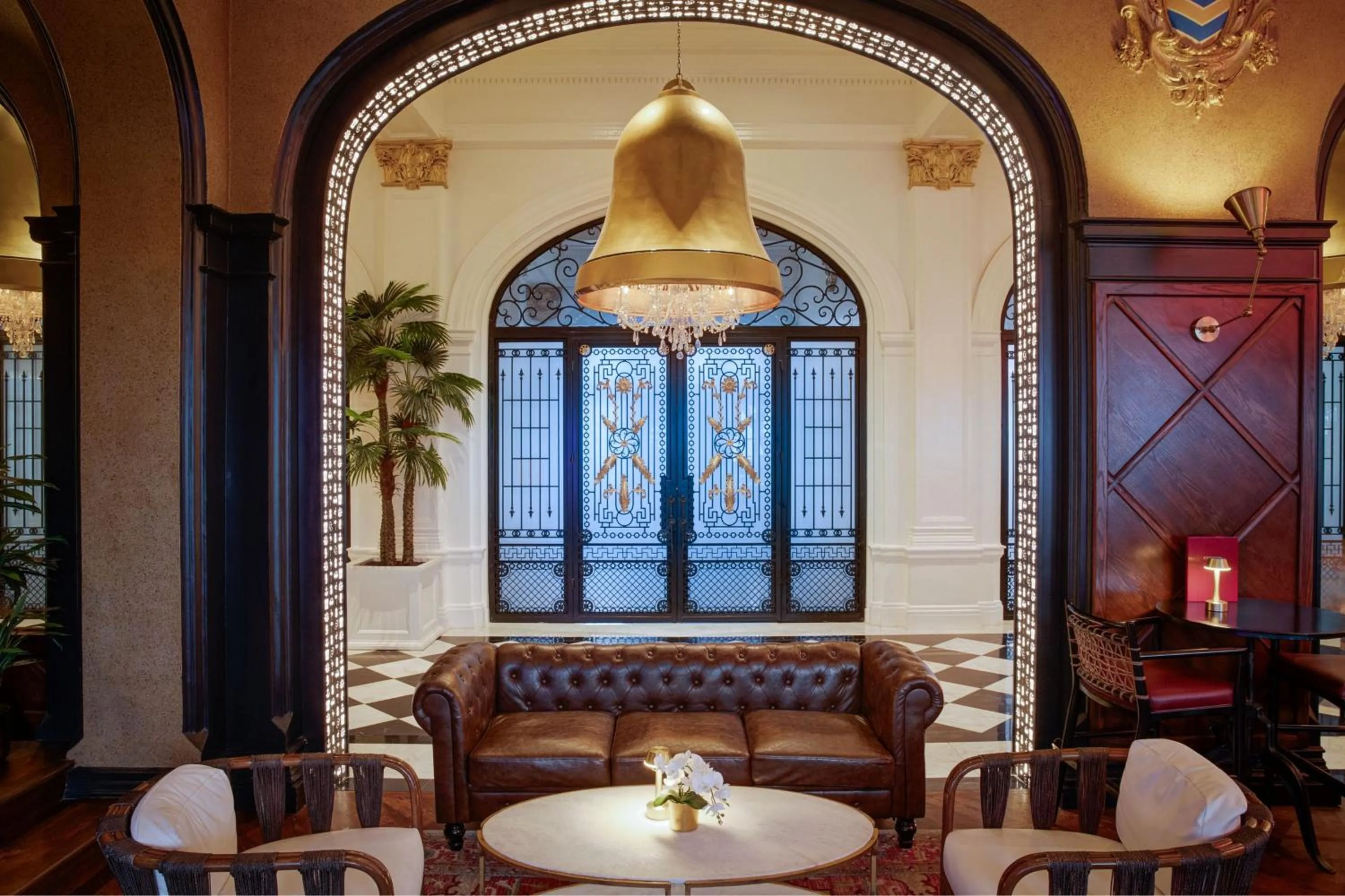 Lounge or bar in Grand Galvez Resort, Autograph Collection
