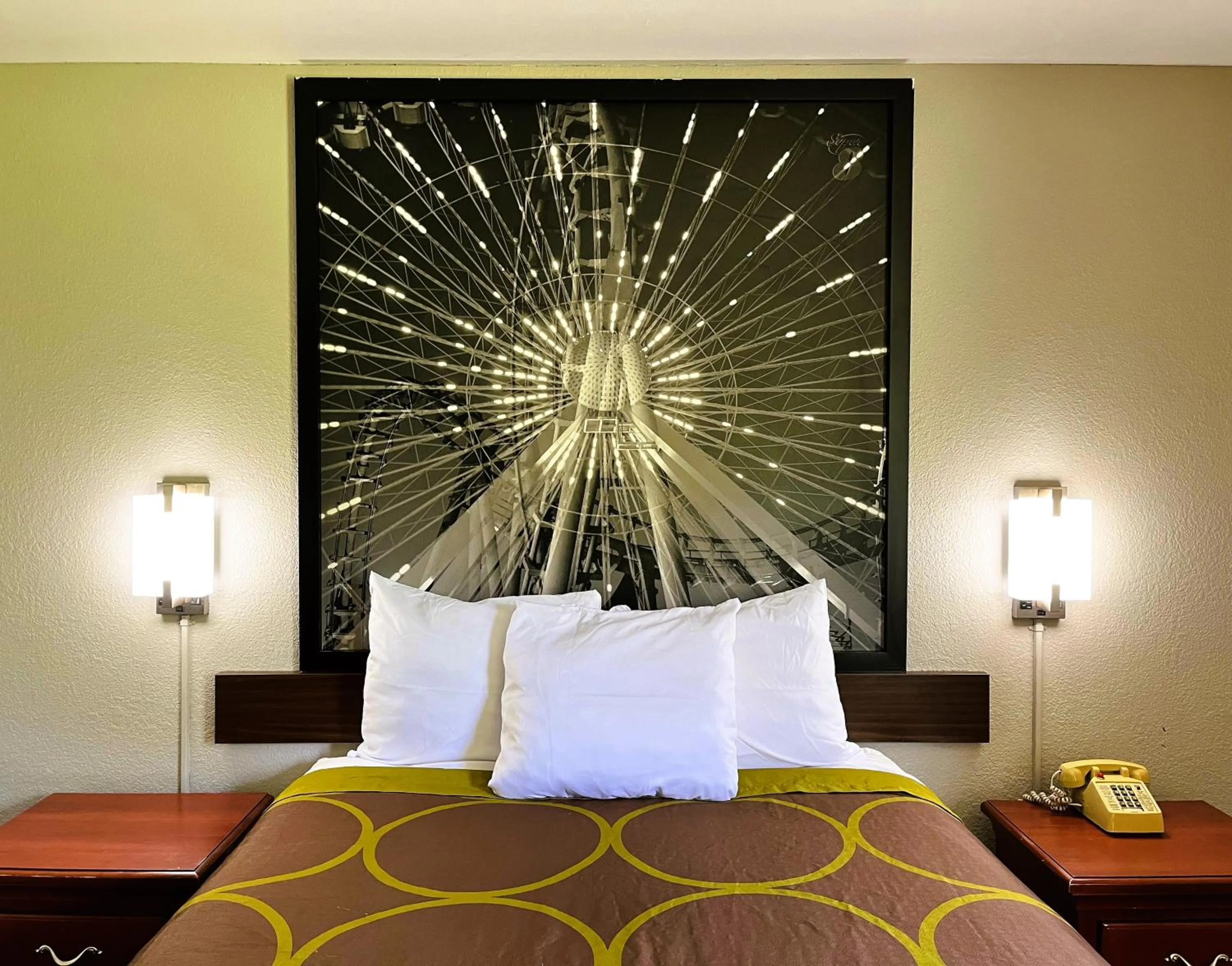 Bedroom, Bed in Super 8 by Wyndham Vincennes