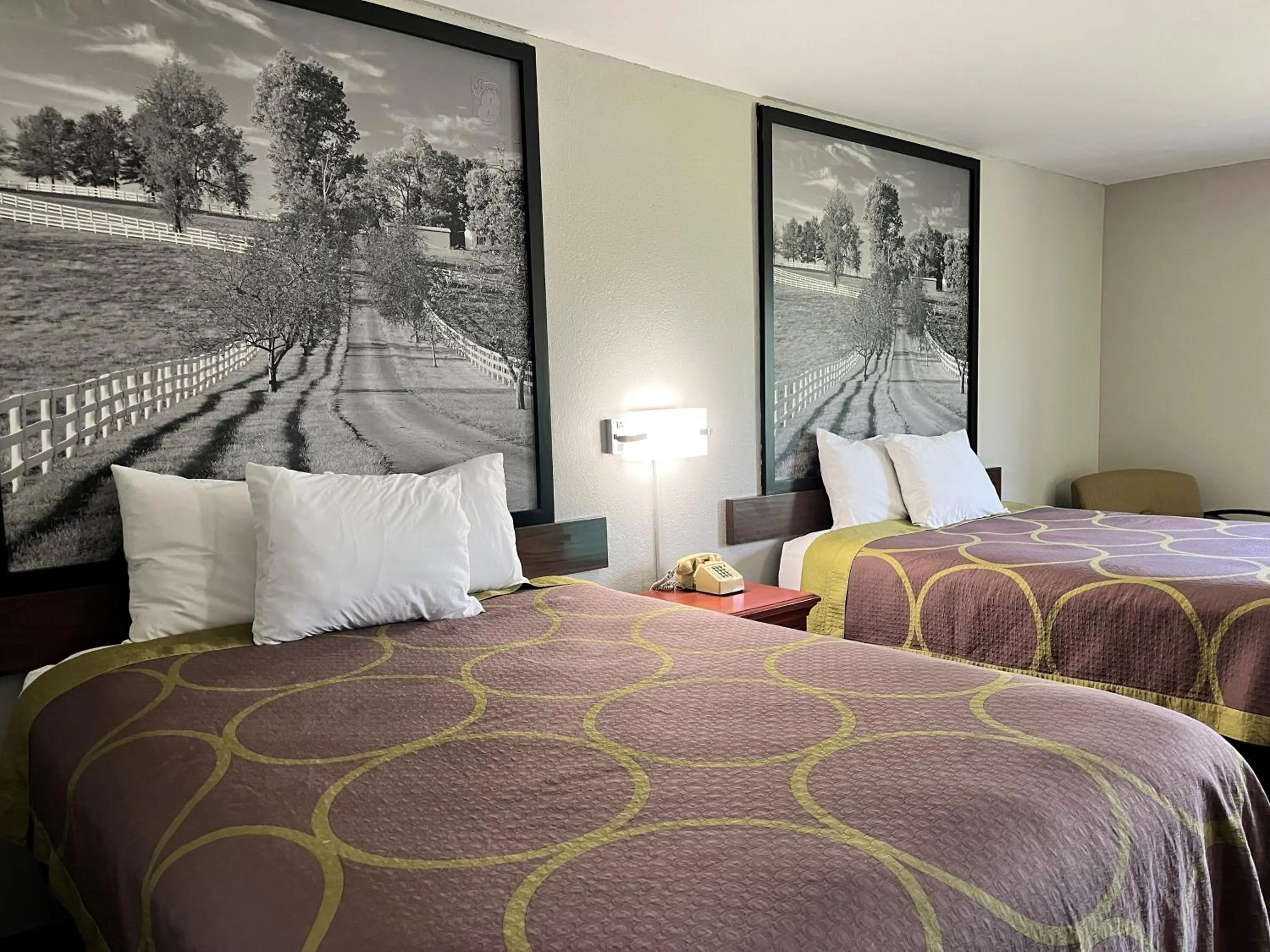 Bedroom, Bed in Super 8 by Wyndham Vincennes