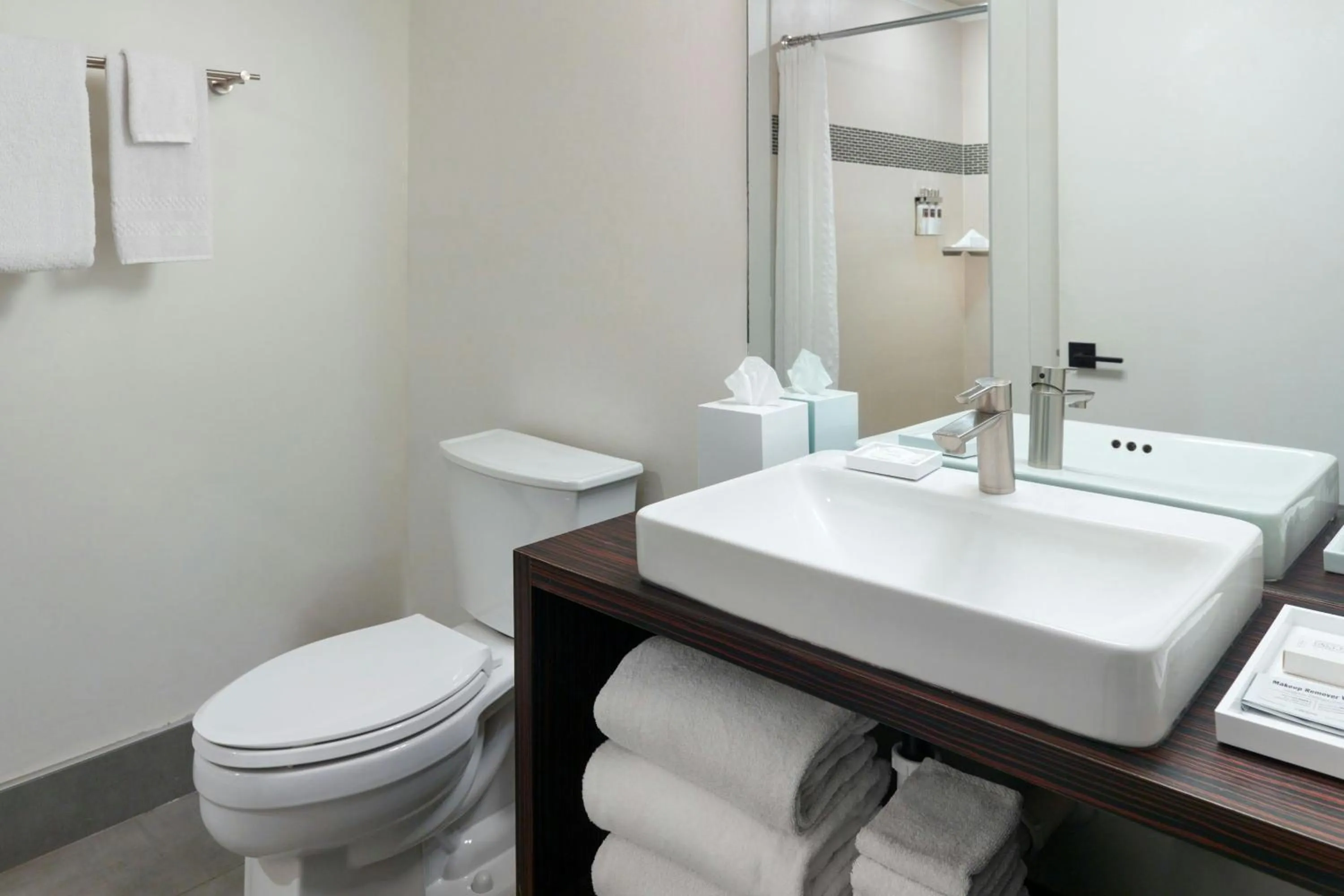 Bathroom in The Tremont House, Galveston, a Tribute Portfolio Hotel