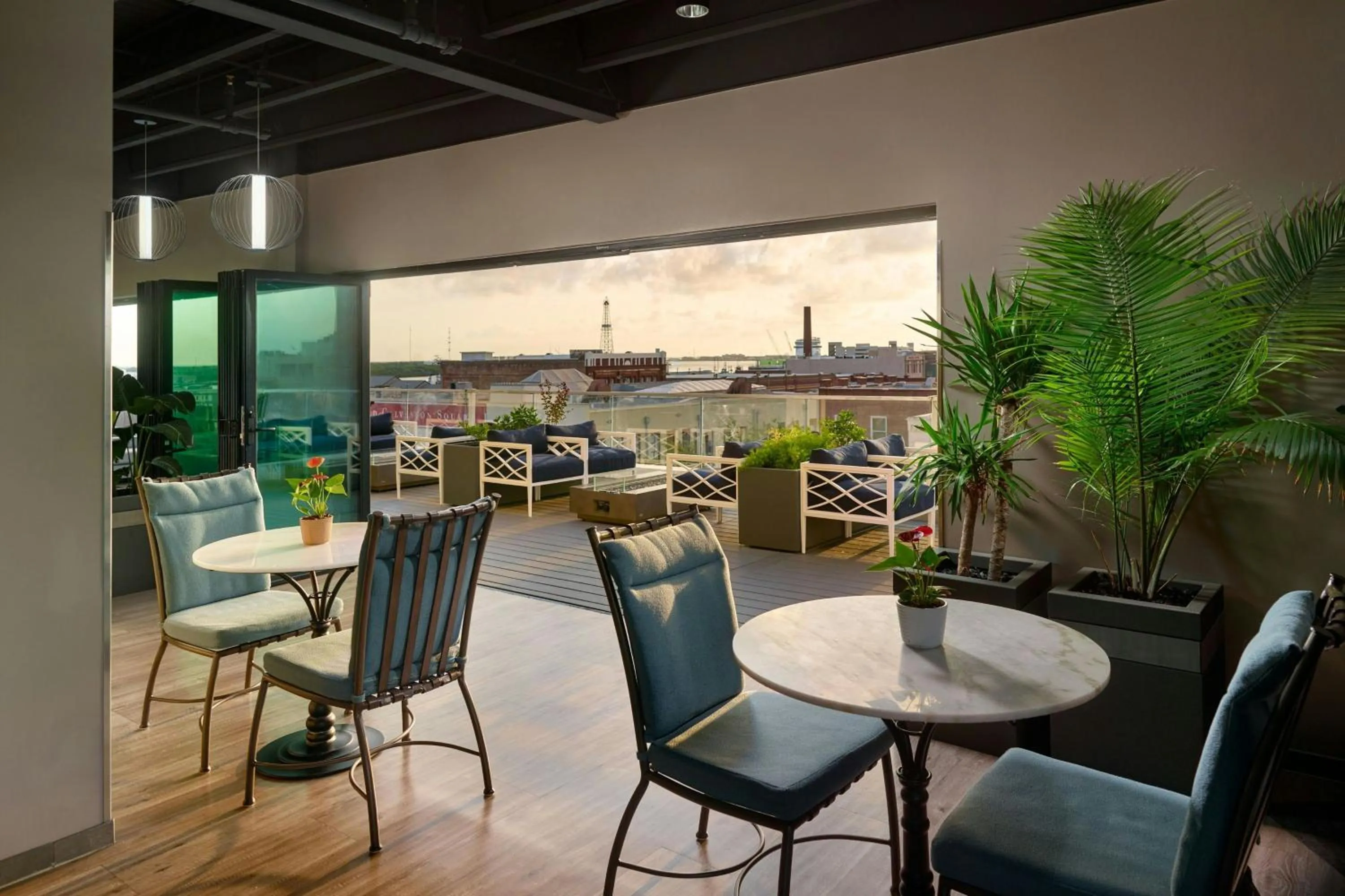 Lounge or bar in The Tremont House, Galveston, a Tribute Portfolio Hotel