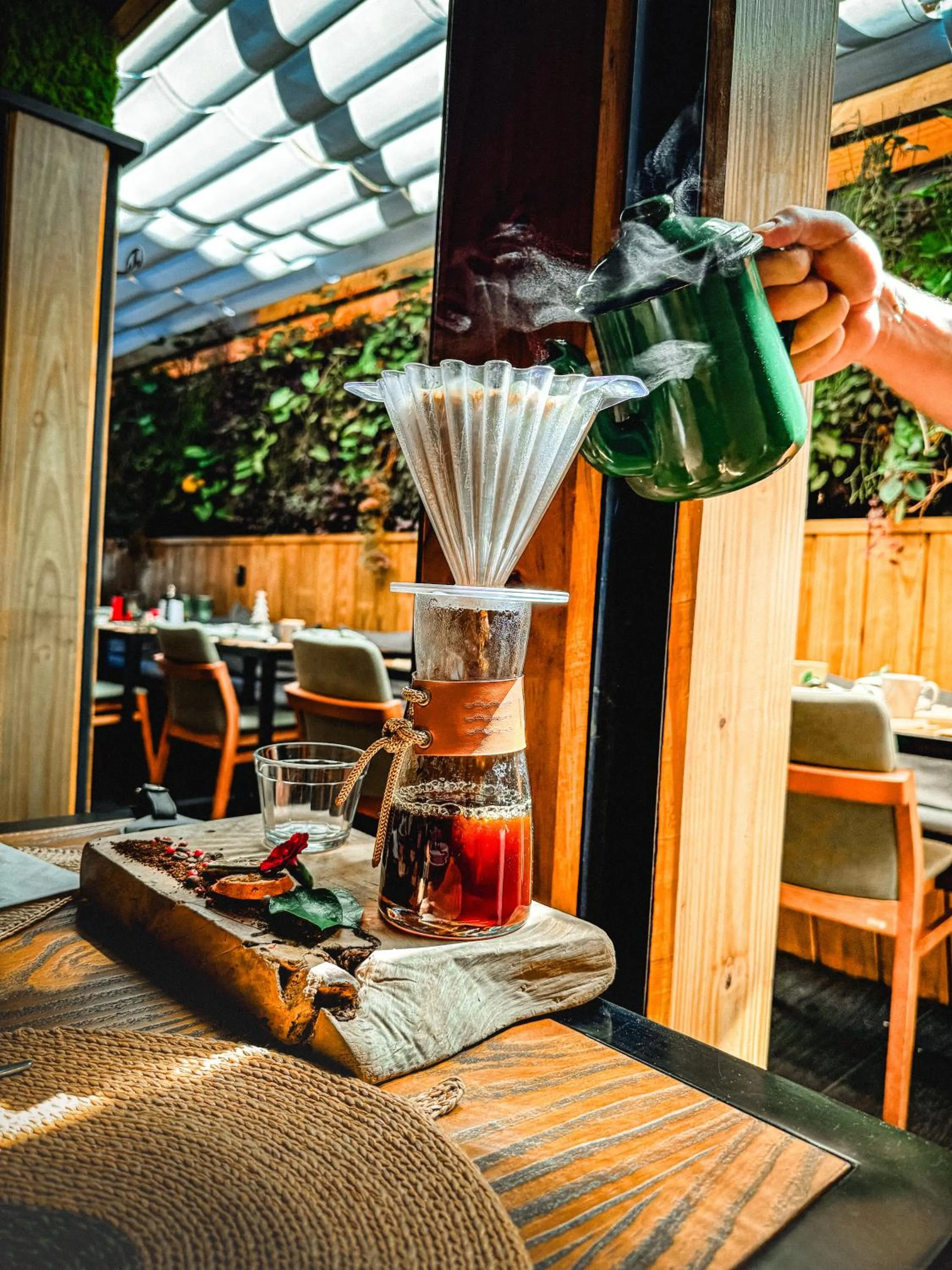 Restaurant/places to eat in Wood Hotel