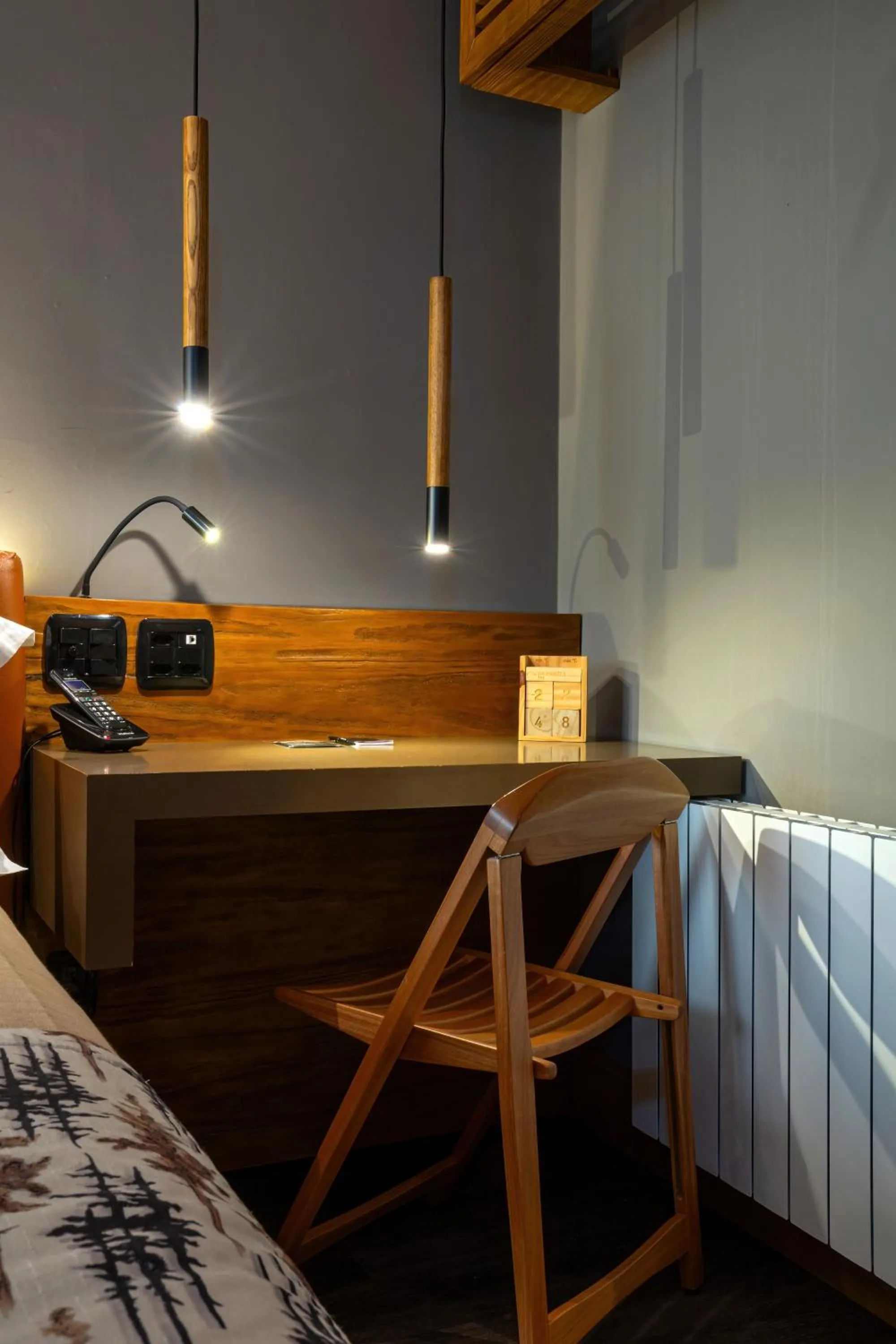 Bedroom, Bed in Wood Hotel