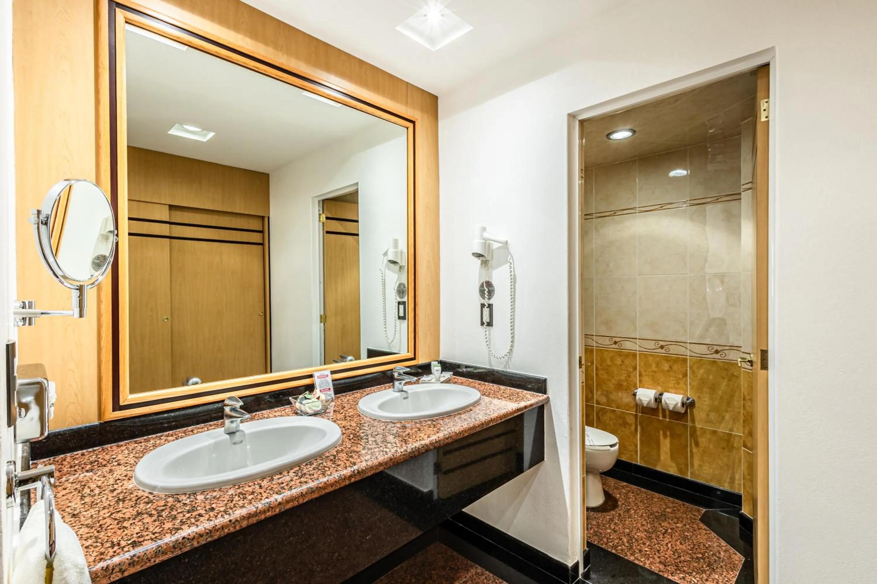 Bathroom in Suites Inn la Muralla Hotel & Spa