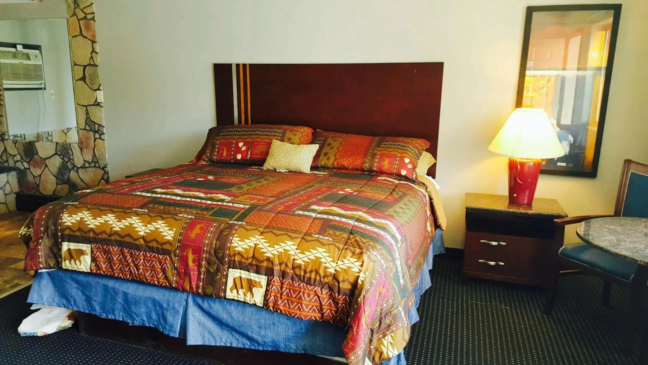 Photo of the whole room, Bed in American Inn and Suites