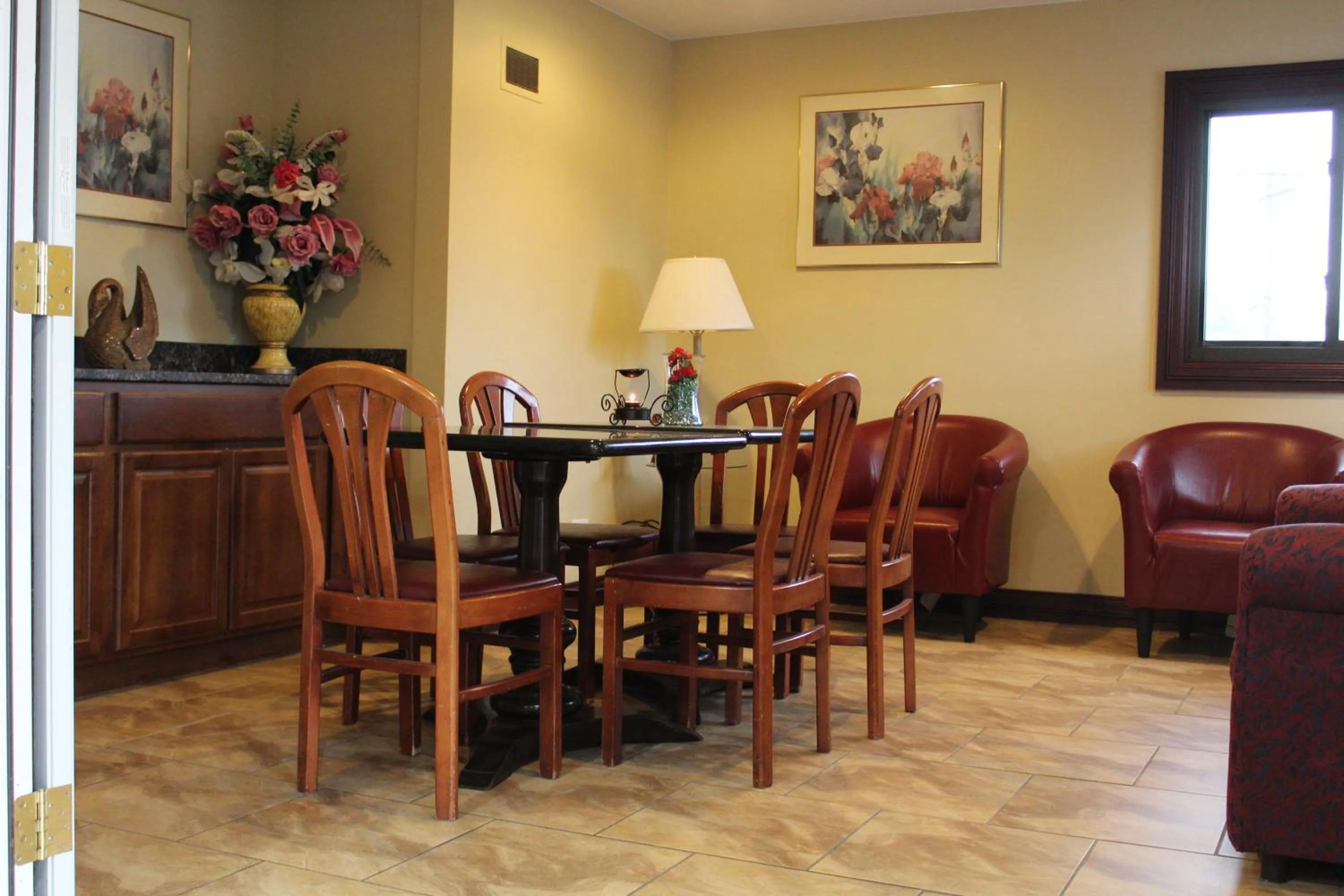 American Inn and Suites