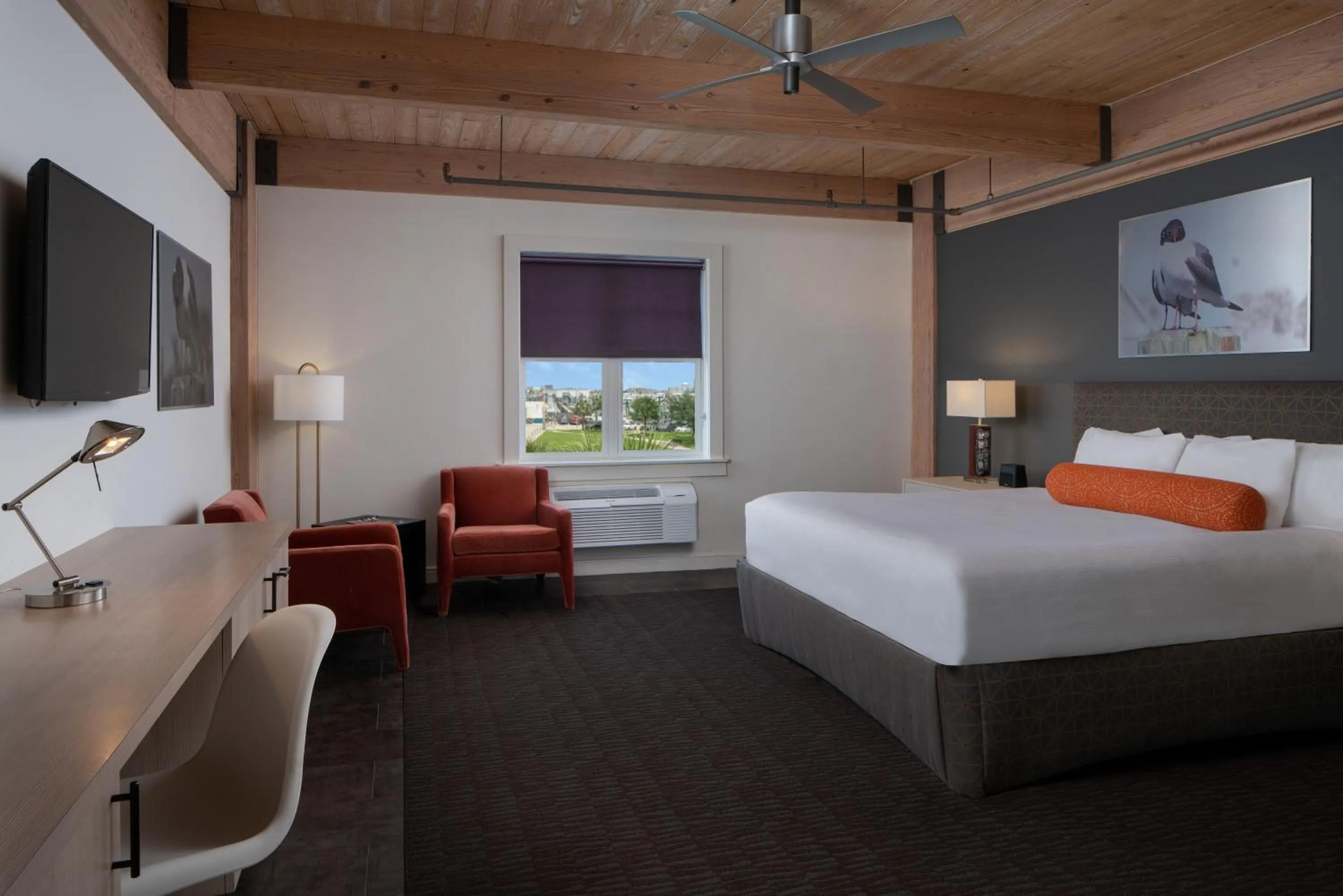 Bedroom, Bed in Harbor House Hotel and Marina at Pier 21