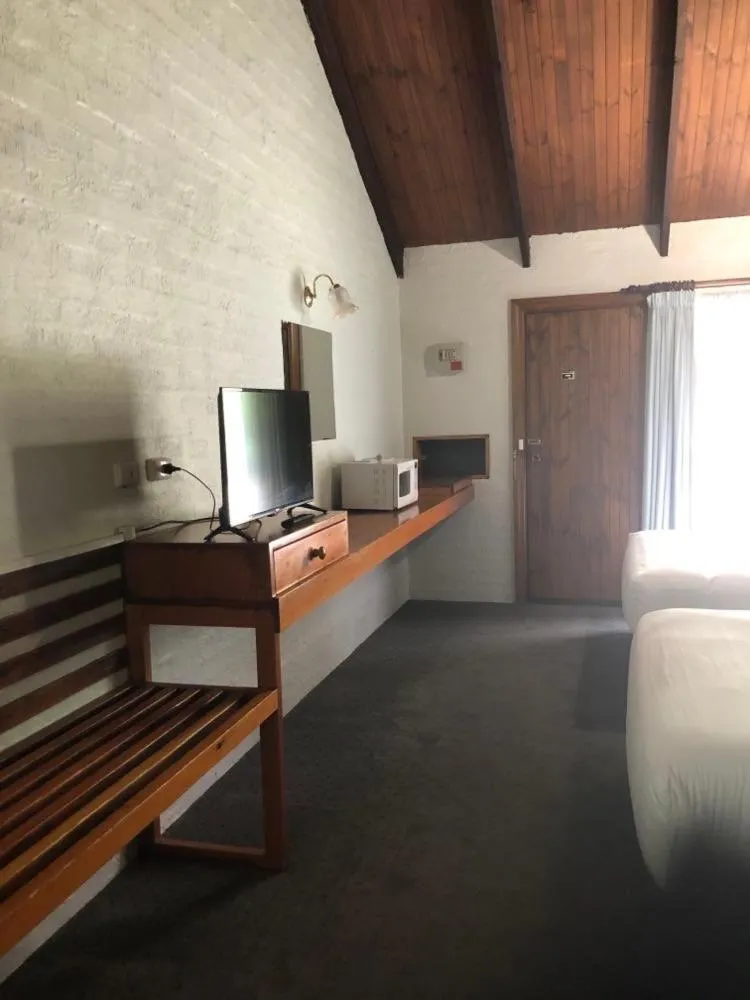 TV and multimedia, TV/Entertainment Center in Olde Horsham Motor Inn