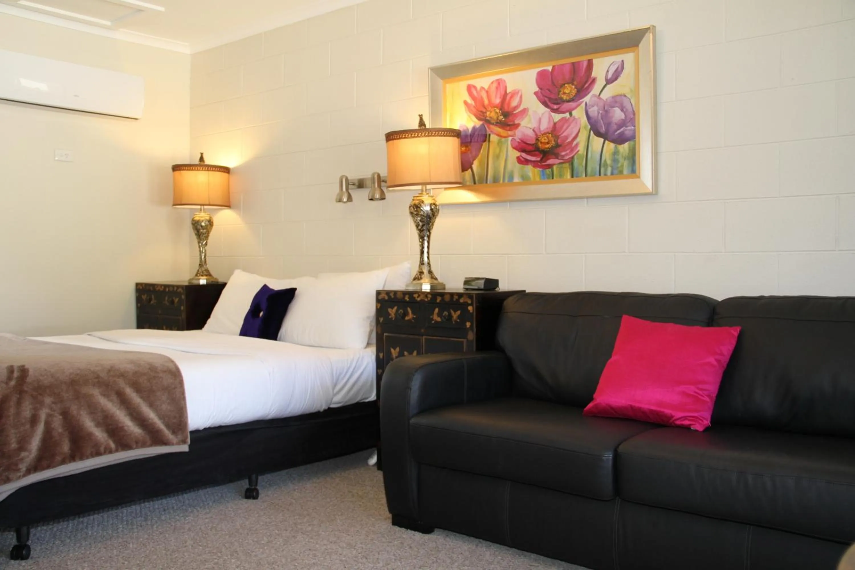 Bed in Beechworth On Bridge Motel