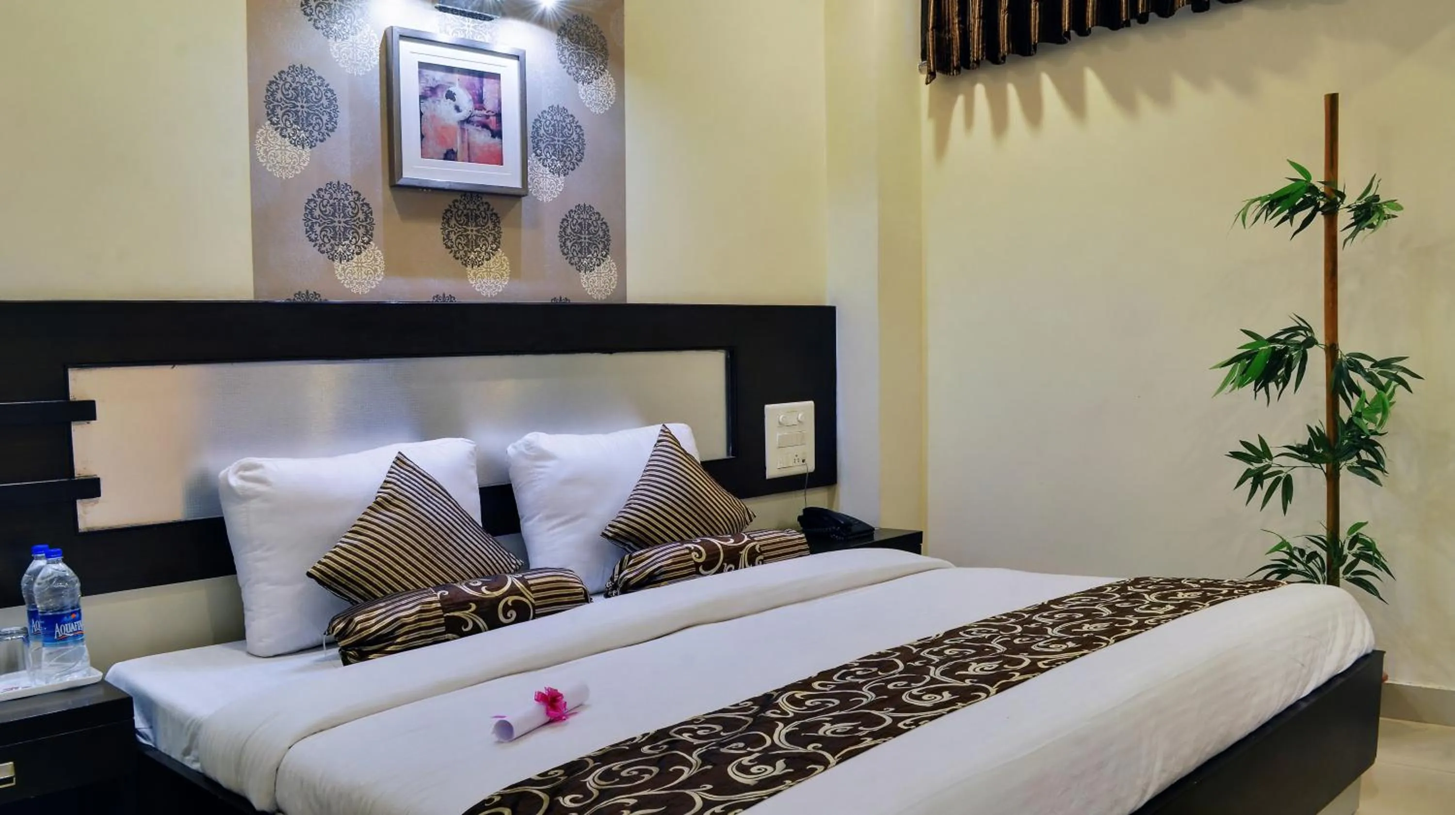 Photo of the whole room, Bed in Regal Hotel