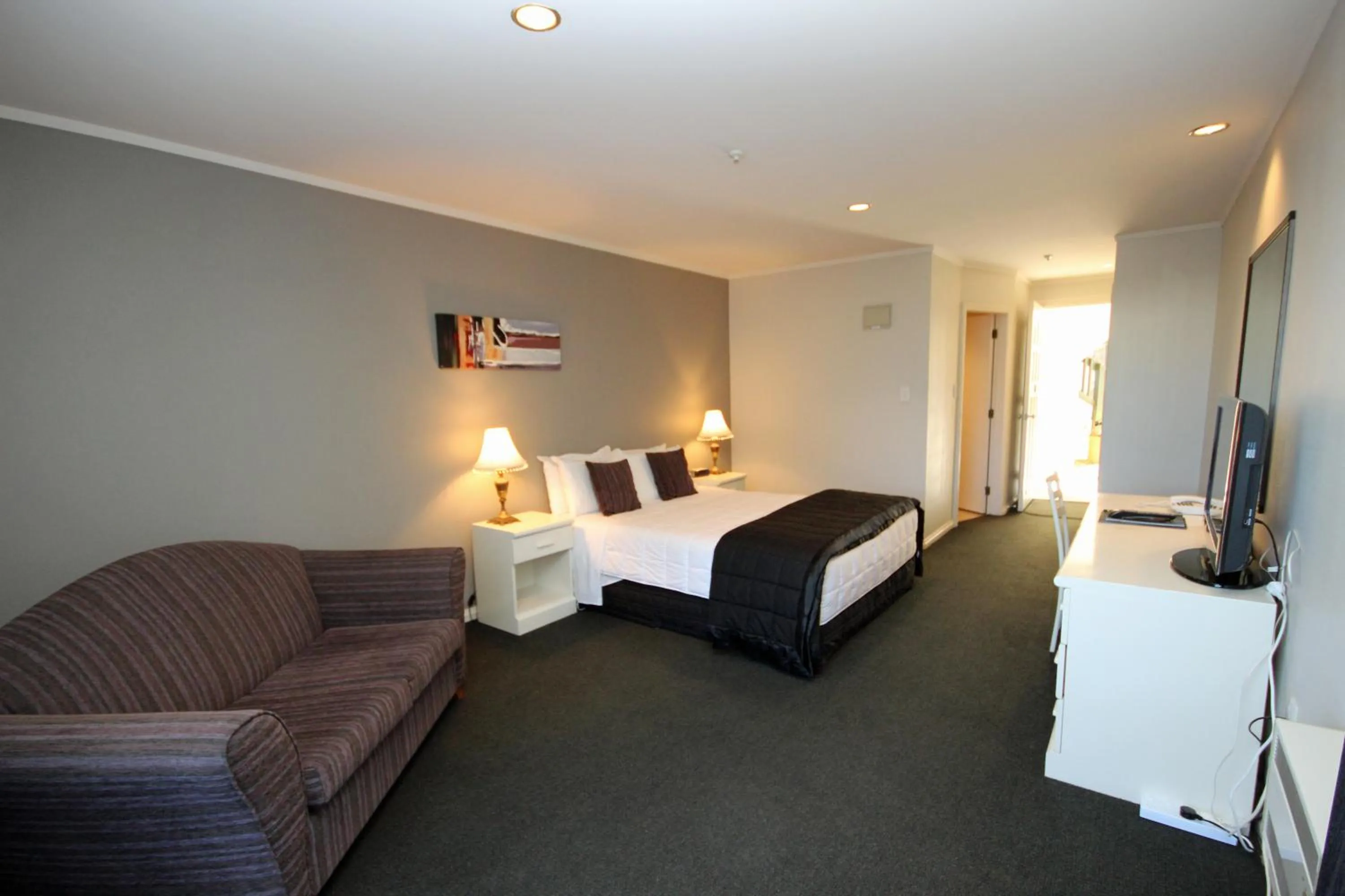 Bed in Champers Motor Inn