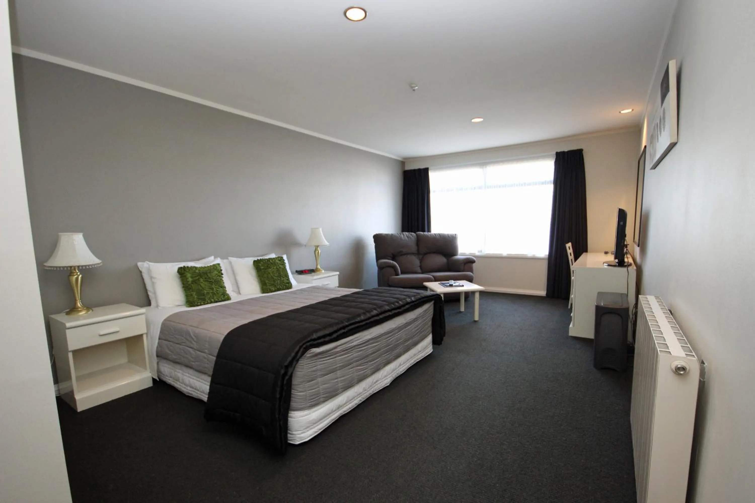 Bed in Champers Motor Inn