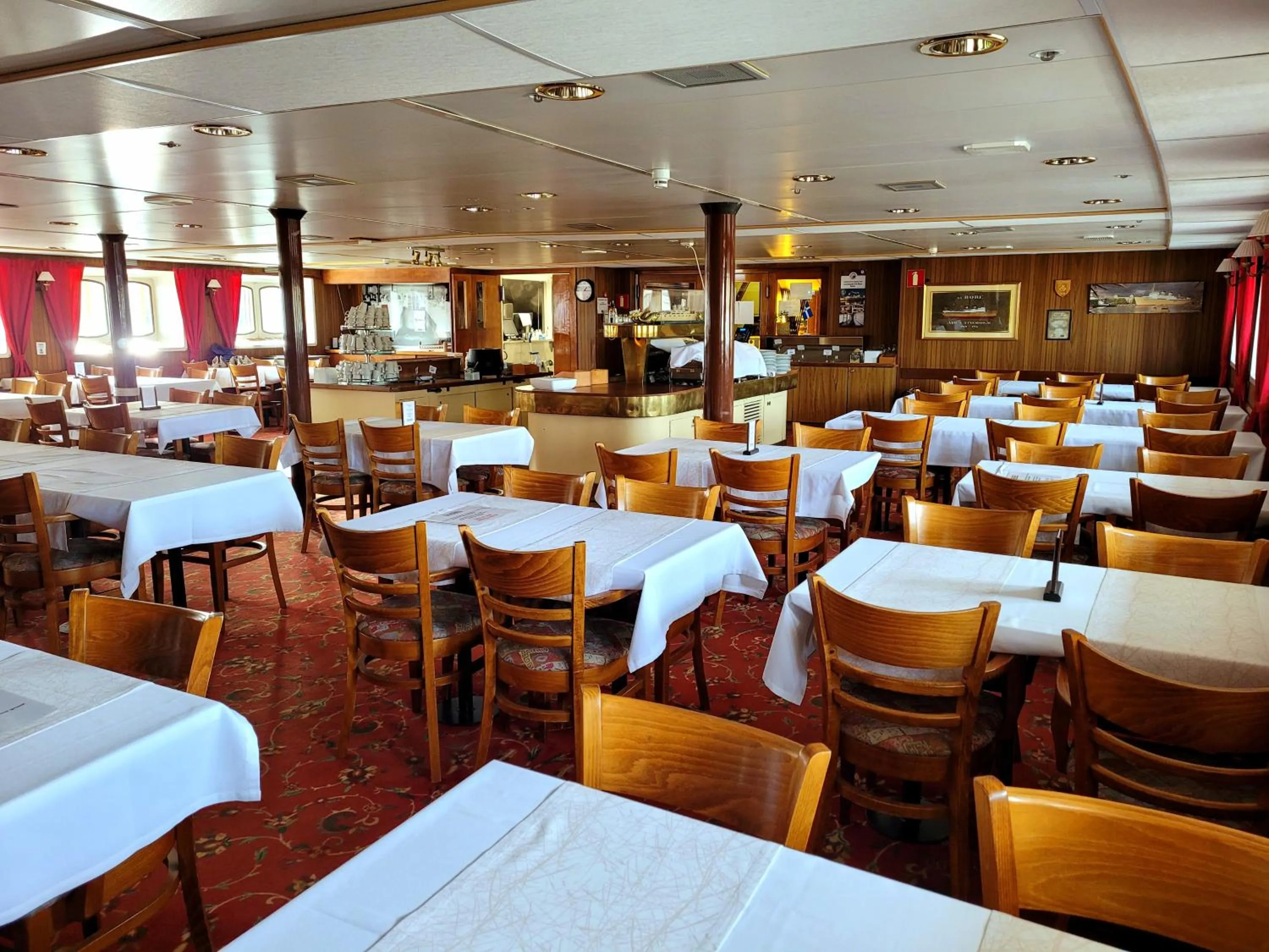 Restaurant/places to eat in Laivahostel S/S Bore