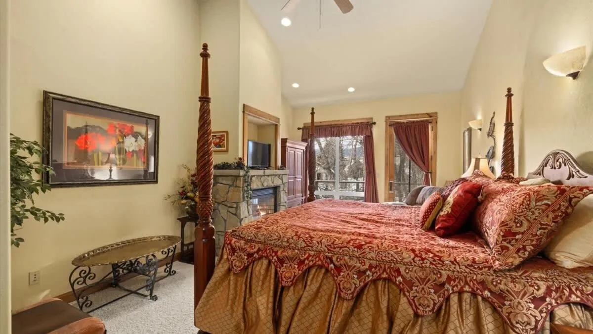 Bed in Rock Creek Jewel